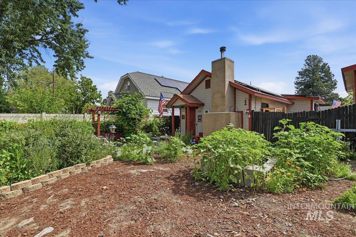 320 N Boise Ave, Emmett, Idaho 83617, 2 Bedrooms, 1 Bathroom, Residential For Sale, Price $265,000, 98989101