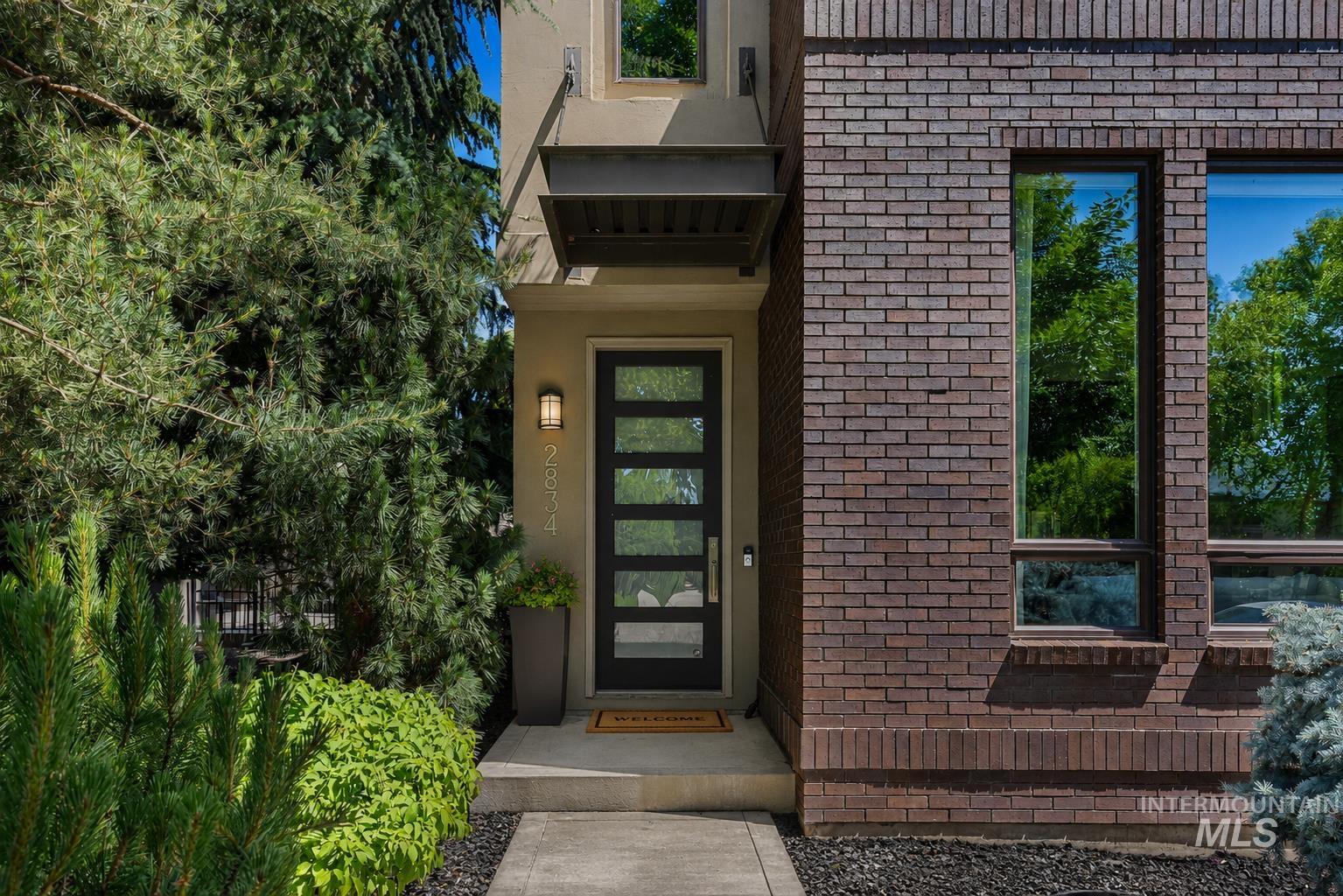 2834 S Trailwood Way, Boise, Idaho 83716-5742, 3 Bedrooms, 2.5 Bathrooms, Residential For Sale, Price $849,900,MLS 98989102
