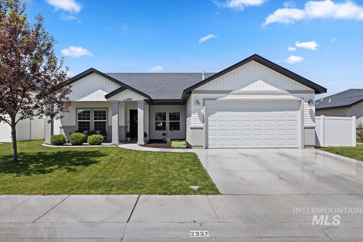 2337 Village St, Twin Falls, Idaho 83301-4784, 4 Bedrooms, 2 Bathrooms, Residential For Sale, Price $419,900,MLS 98989105