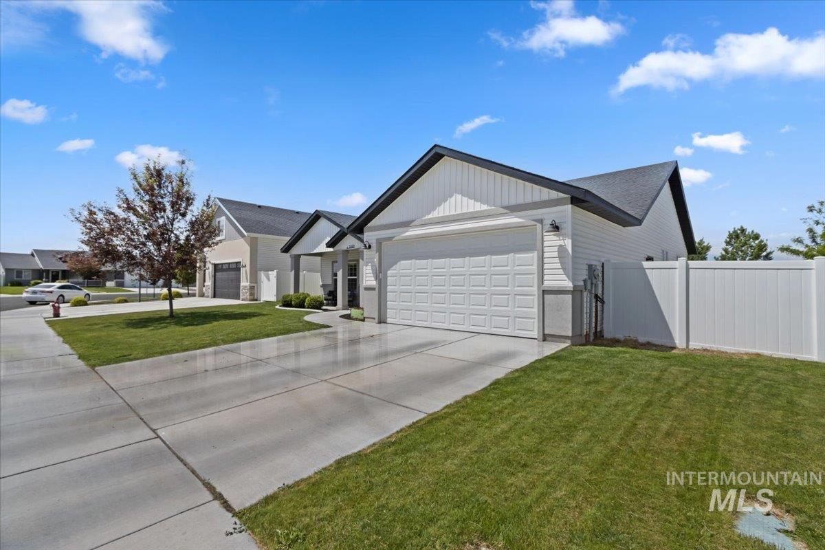 2337 Village St, Twin Falls, Idaho 83301-4784, 4 Bedrooms, 2 Bathrooms, Residential For Sale, Price $419,900,MLS 98989105
