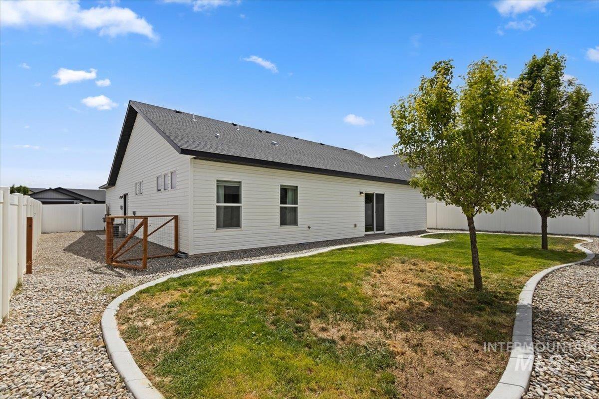 2337 Village St, Twin Falls, Idaho 83301-4784, 4 Bedrooms, 2 Bathrooms, Residential For Sale, Price $419,900,MLS 98989105