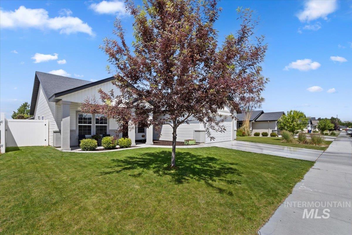2337 Village St, Twin Falls, Idaho 83301-4784, 4 Bedrooms, 2 Bathrooms, Residential For Sale, Price $419,900,MLS 98989105