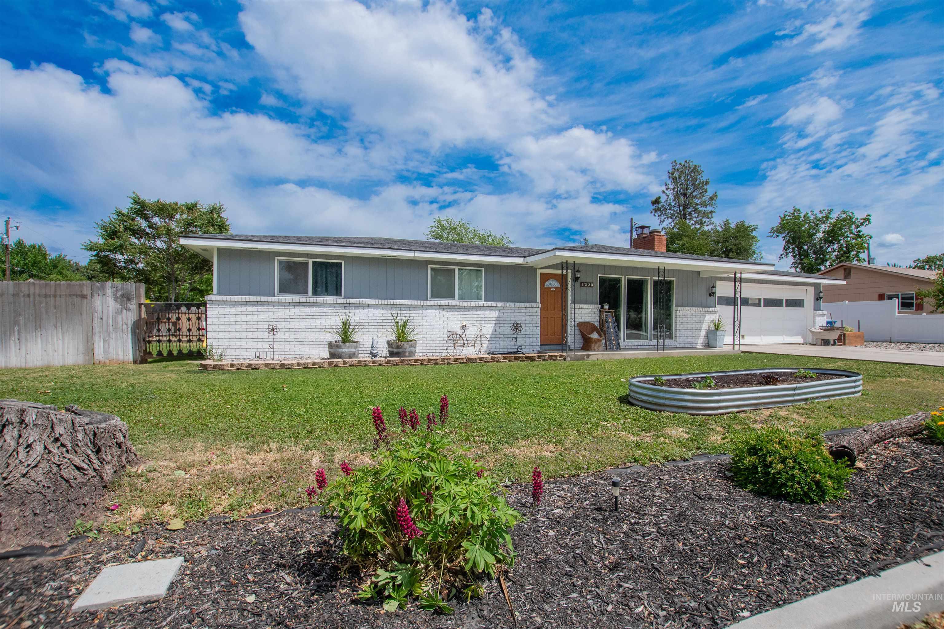 1220 N Ohio Avenue, Caldwell, Idaho 83605, 3 Bedrooms, 2 Bathrooms, Residential For Sale, Price $375,000, 98989106