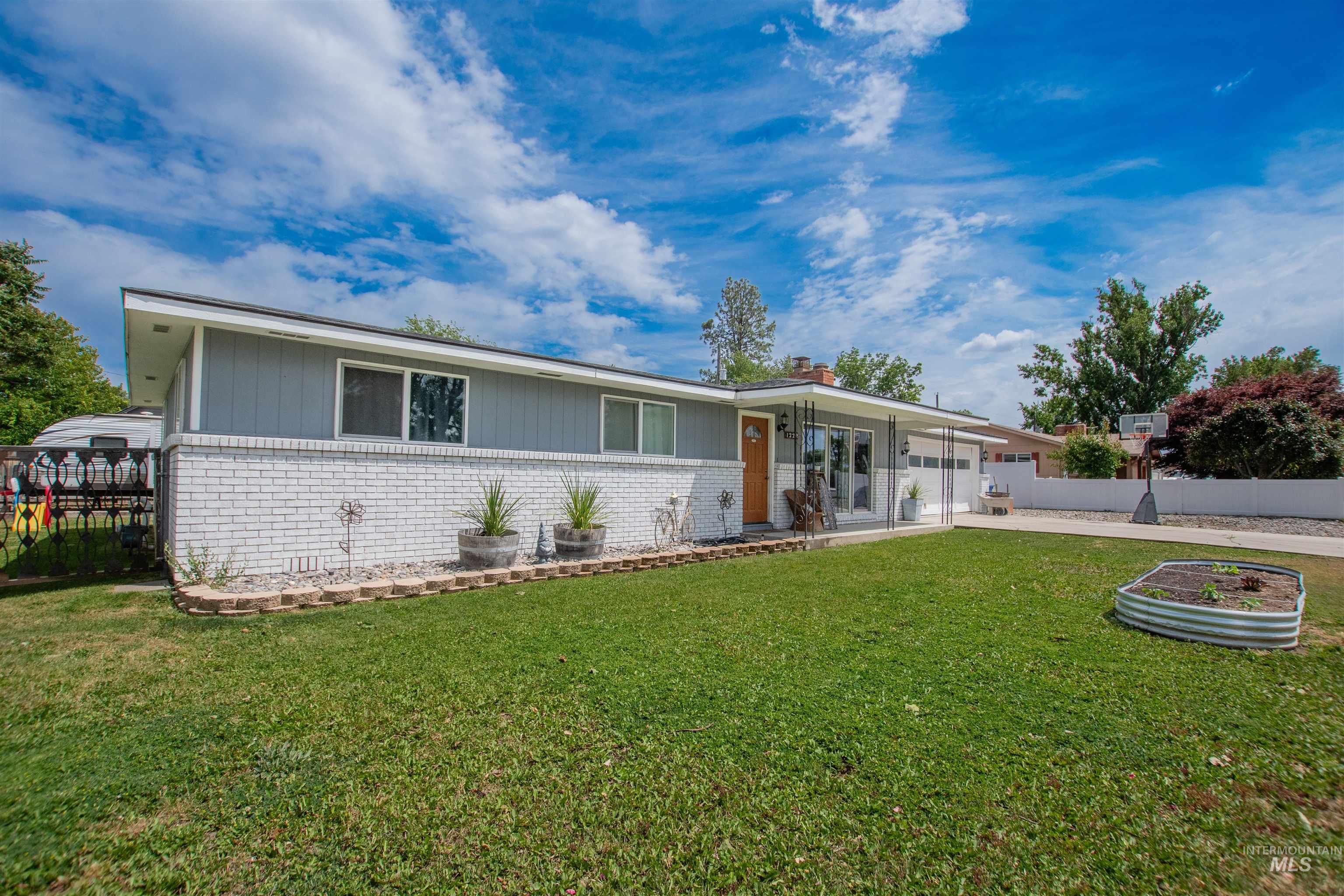 1220 N Ohio Avenue, Caldwell, Idaho 83605, 3 Bedrooms, 2 Bathrooms, Residential For Sale, Price $375,000, 98989106