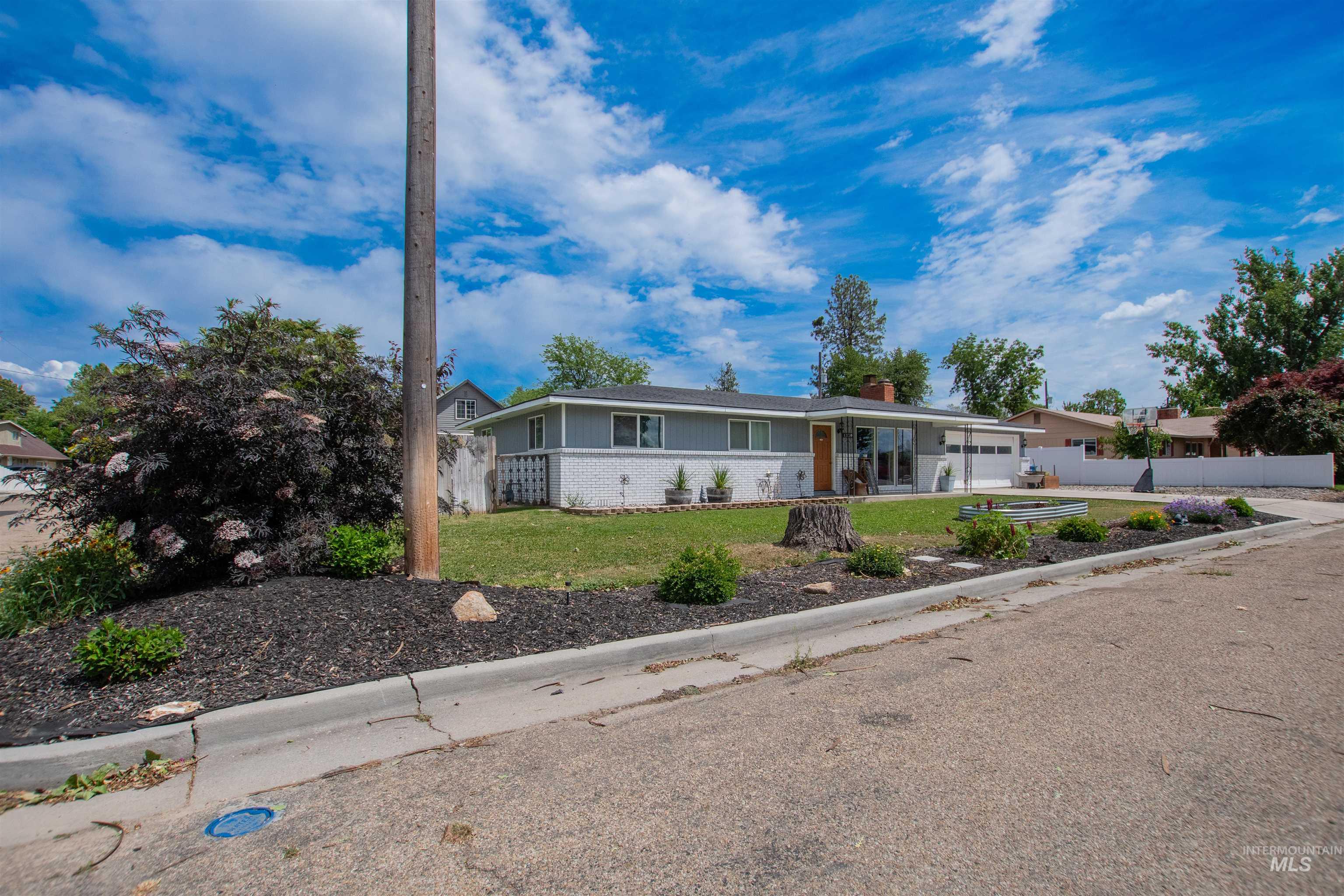 1220 N Ohio Avenue, Caldwell, Idaho 83605, 3 Bedrooms, 2 Bathrooms, Residential For Sale, Price $375,000, 98989106