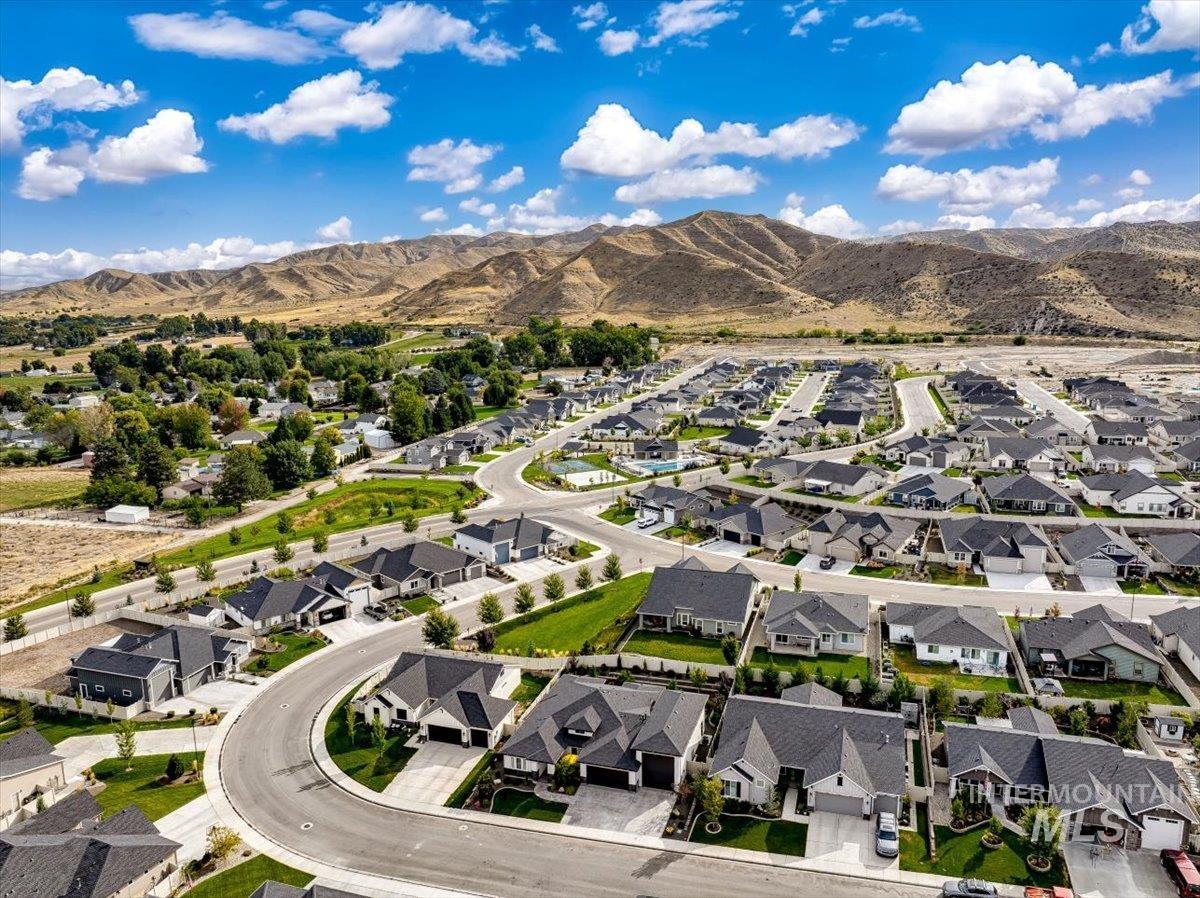 1410 Rome Ave, Emmett, Idaho 83617, 3 Bedrooms, 2.5 Bathrooms, Residential For Sale, Price $729,000,MLS 98989107