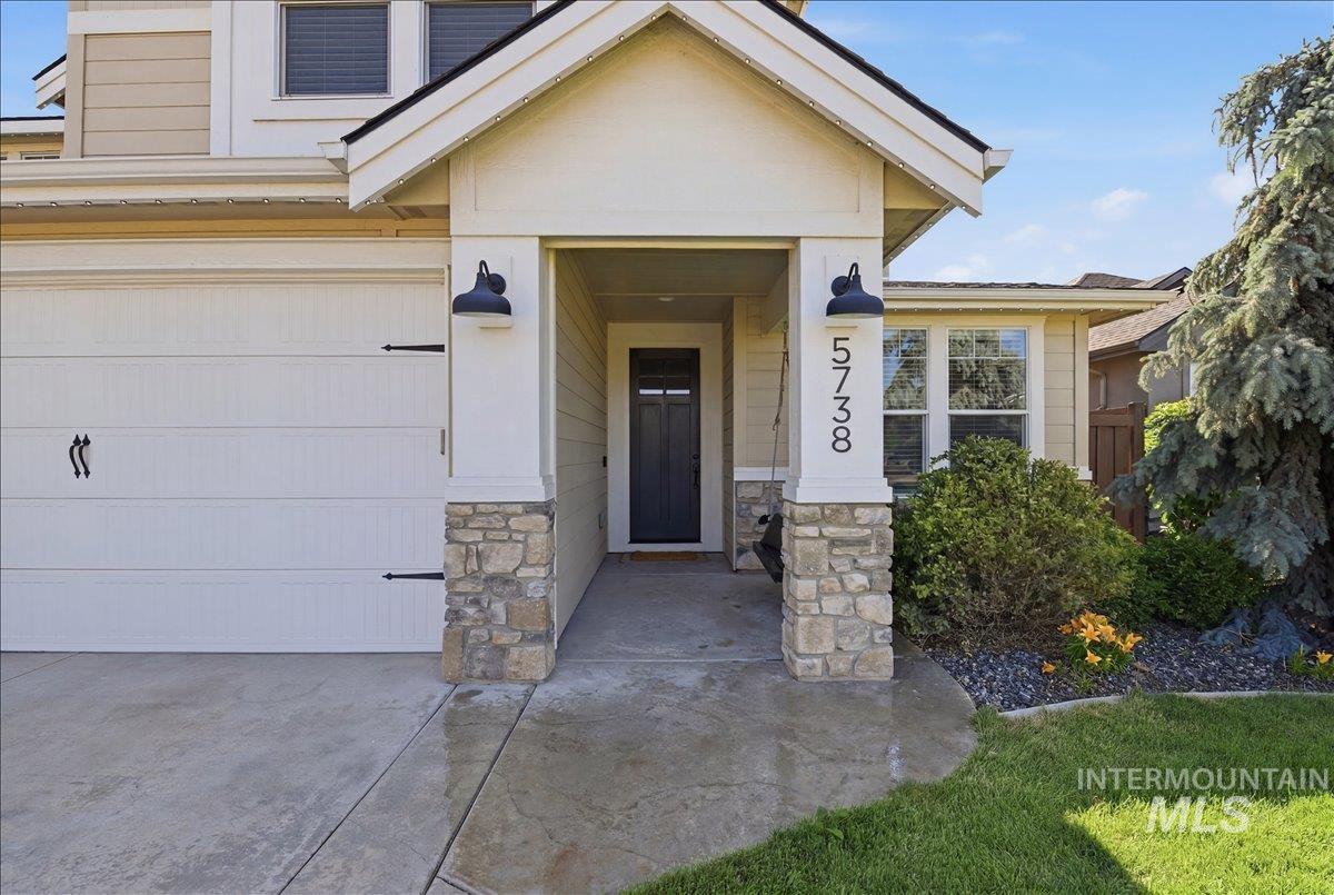 5738 N Lichfield Ave, Meridian, Idaho 83646, 5 Bedrooms, 3.5 Bathrooms, Residential For Sale, Price $940,000,MLS 98989109