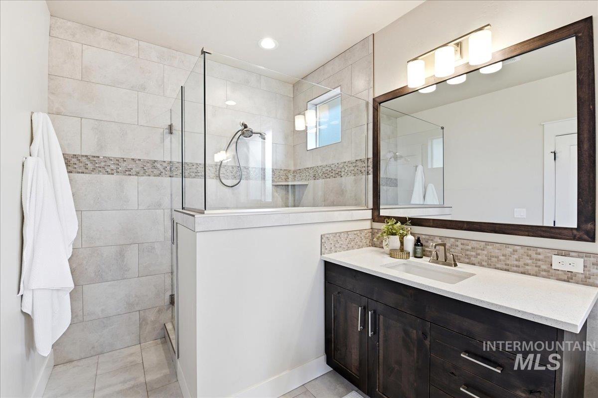 5738 N Lichfield Ave, Meridian, Idaho 83646, 5 Bedrooms, 3.5 Bathrooms, Residential For Sale, Price $940,000,MLS 98989109