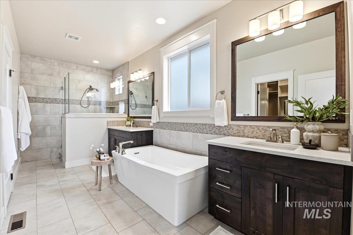 5738 N Lichfield Ave, Meridian, Idaho 83646, 5 Bedrooms, 3.5 Bathrooms, Residential For Sale, Price $920,000,MLS 98989109