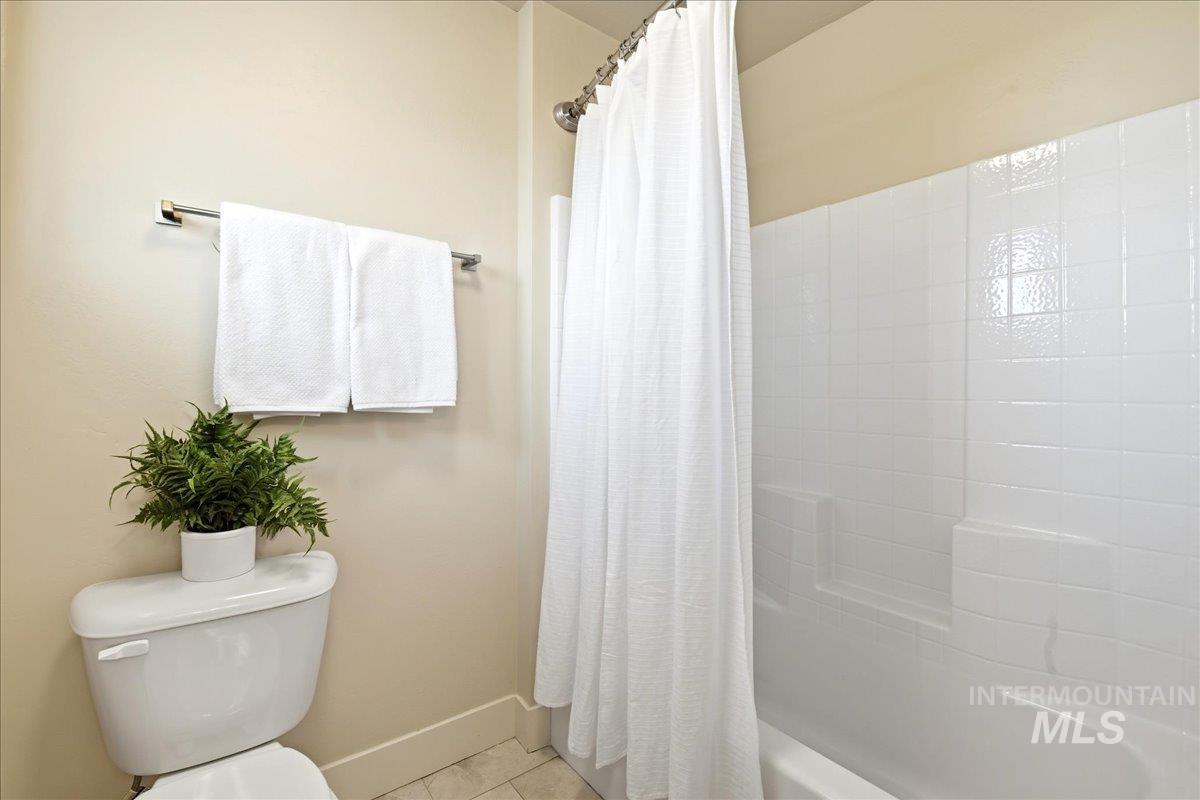 5738 N Lichfield Ave, Meridian, Idaho 83646, 5 Bedrooms, 3.5 Bathrooms, Residential For Sale, Price $920,000,MLS 98989109