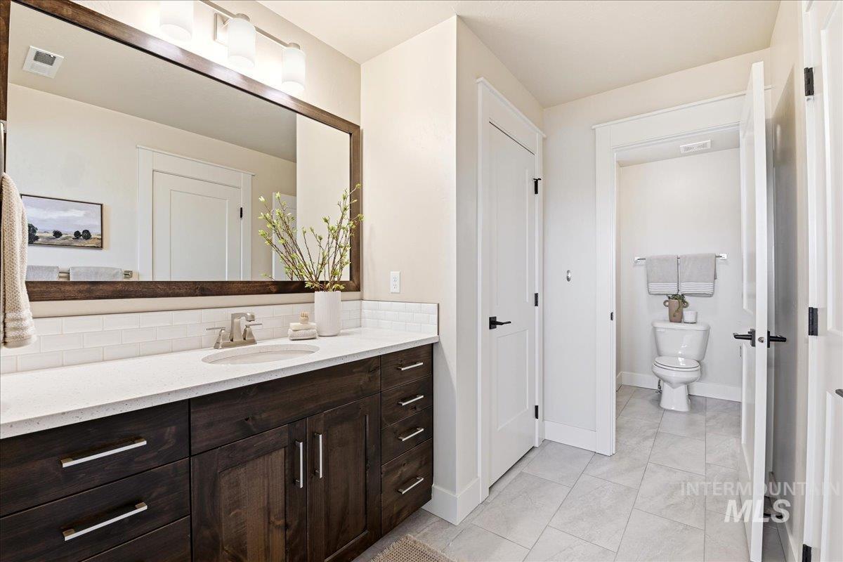 5738 N Lichfield Ave, Meridian, Idaho 83646, 5 Bedrooms, 3.5 Bathrooms, Residential For Sale, Price $940,000,MLS 98989109