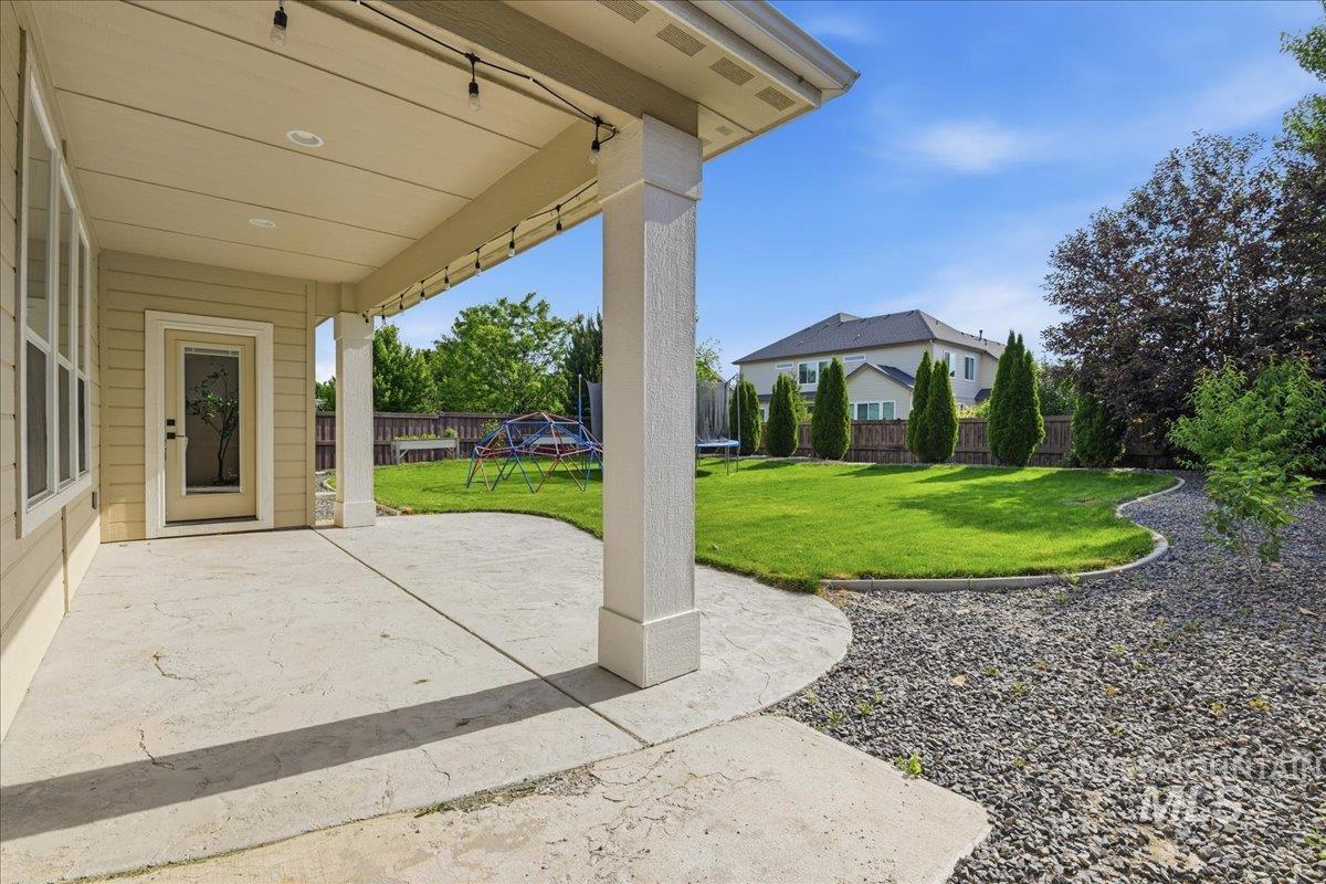 5738 N Lichfield Ave, Meridian, Idaho 83646, 5 Bedrooms, 3.5 Bathrooms, Residential For Sale, Price $940,000,MLS 98989109