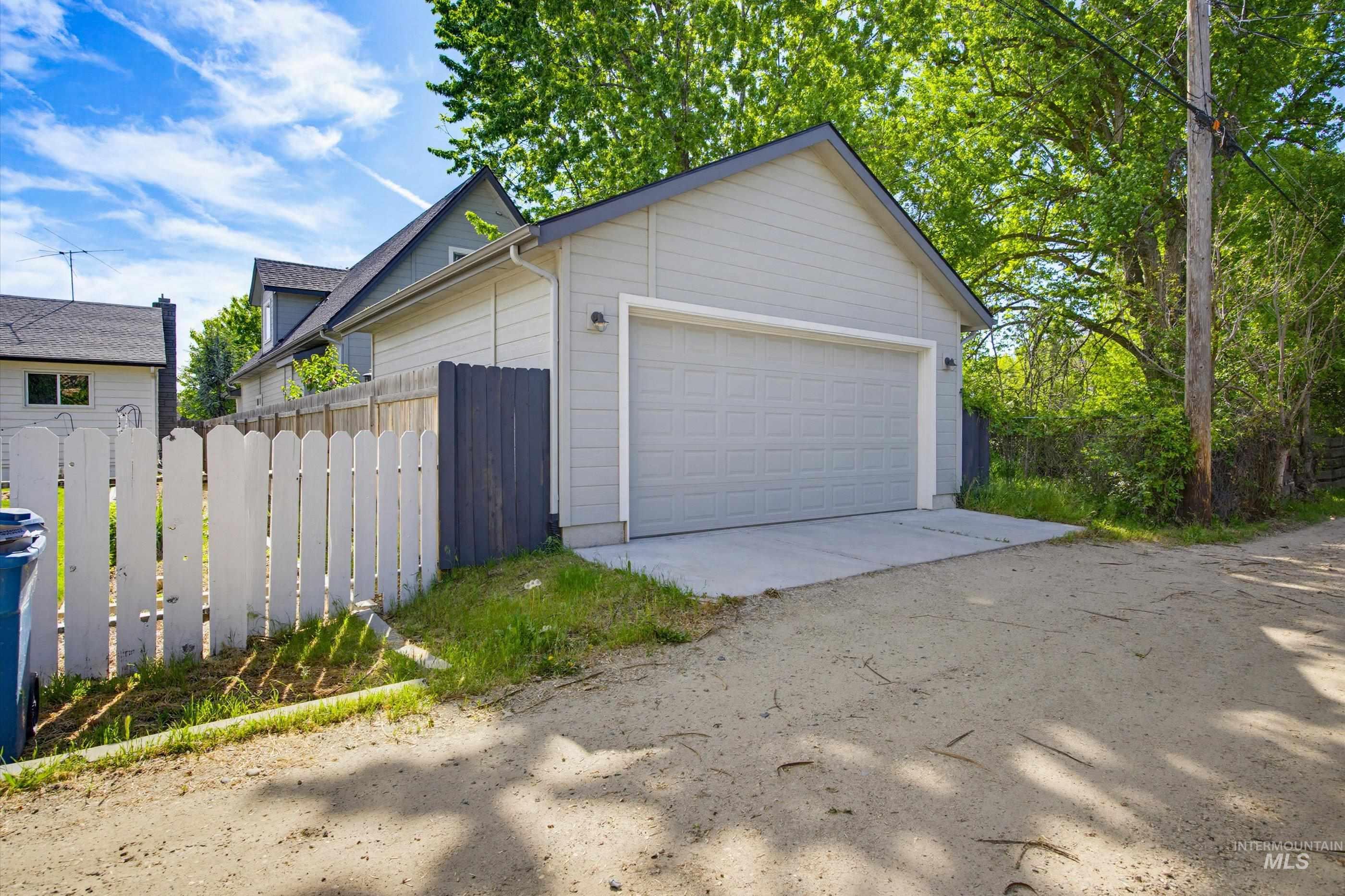 1625 S Pacific St, Boise, Idaho 83705, 3 Bedrooms, 3 Bathrooms, Residential For Sale, Price $625,000,MLS 98989115