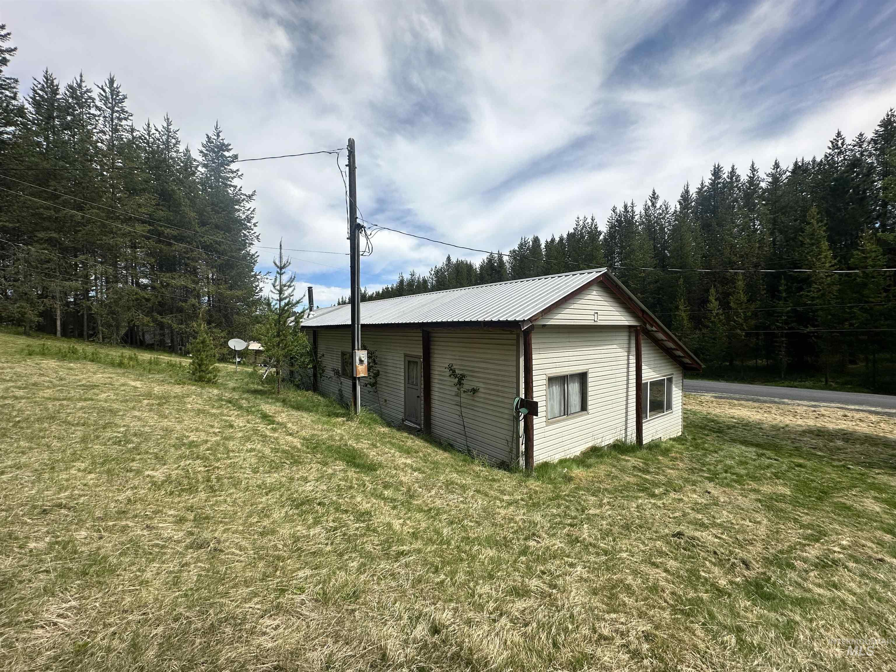 140 Ridgeway, Elk City, Idaho 83525, 2 Bedrooms, 1 Bathroom, Residential For Sale, Price $205,000,MLS 98989116