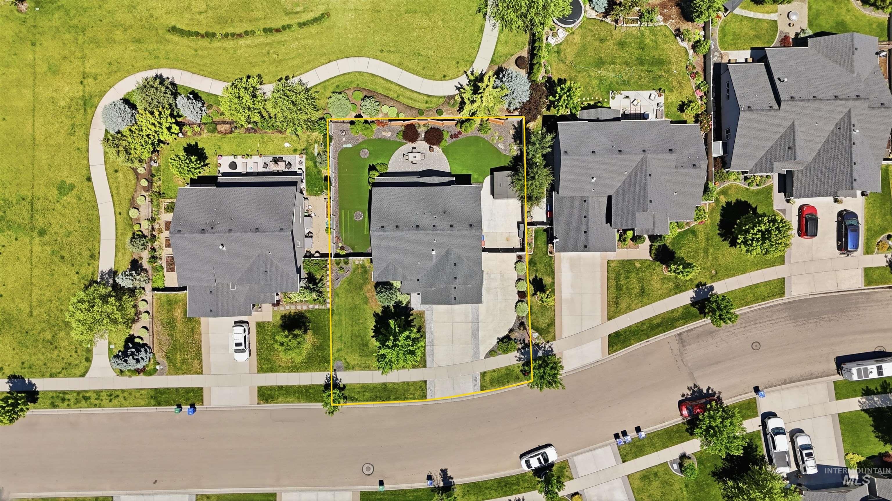 2550 E Snocreek Dr, Eagle, Idaho 83616, 4 Bedrooms, 2.5 Bathrooms, Residential For Sale, Price $724,900,MLS 98989119