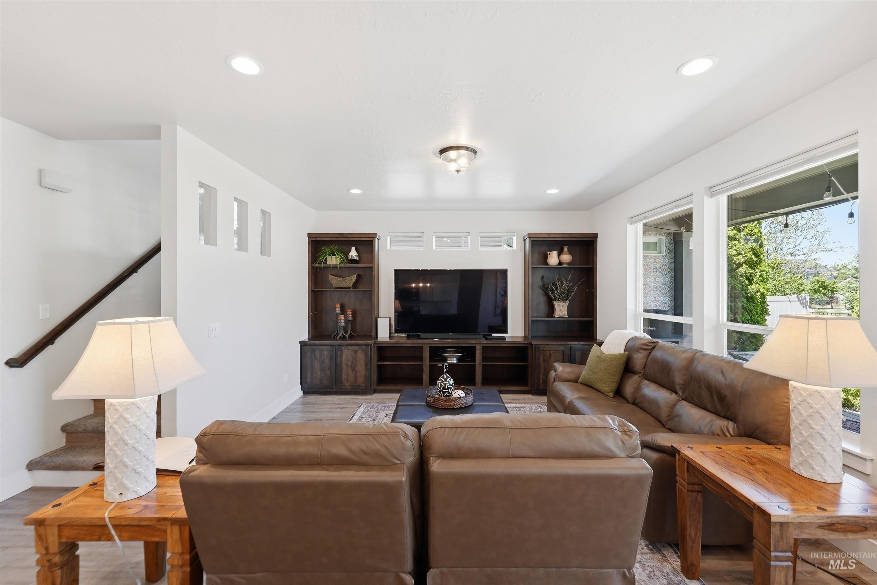 2550 E Snocreek Dr, Eagle, Idaho 83616, 4 Bedrooms, 2.5 Bathrooms, Residential For Sale, Price $724,900,MLS 98989119
