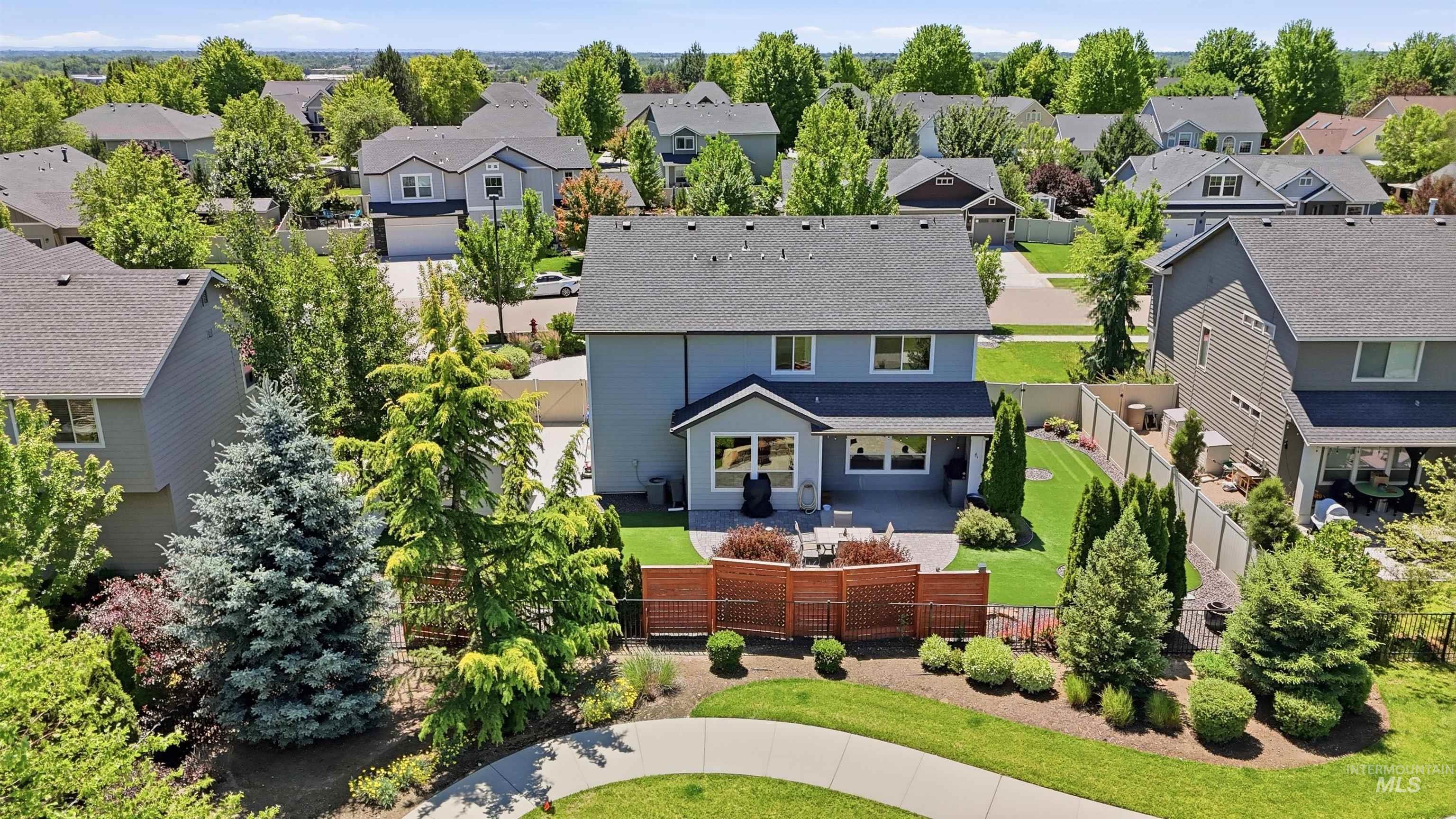 2550 E Snocreek Dr, Eagle, Idaho 83616, 4 Bedrooms, 2.5 Bathrooms, Residential For Sale, Price $724,900,MLS 98989119