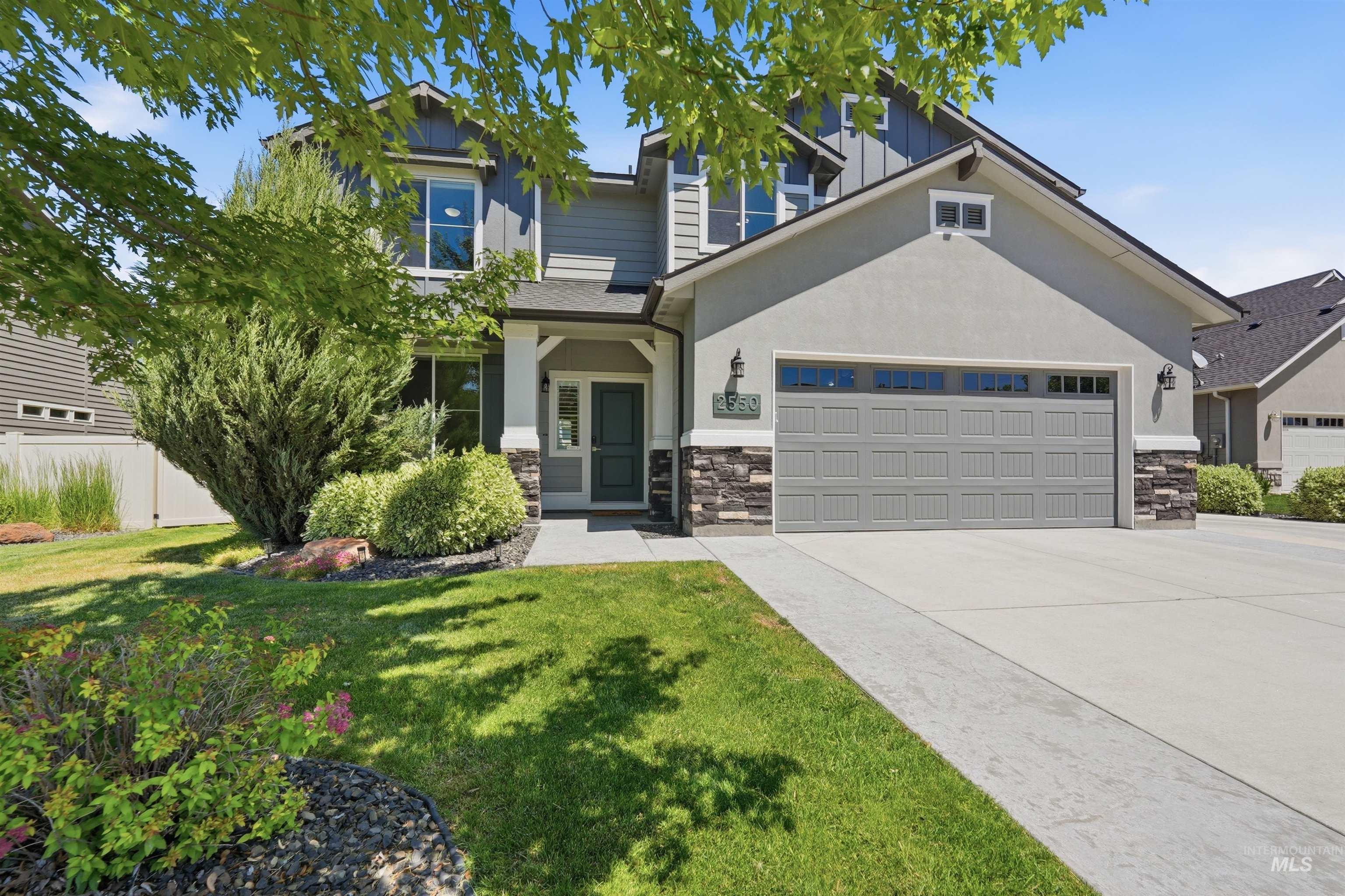 2550 E Snocreek Dr, Eagle, Idaho 83616, 4 Bedrooms, 2.5 Bathrooms, Residential For Sale, Price $724,900,MLS 98989119