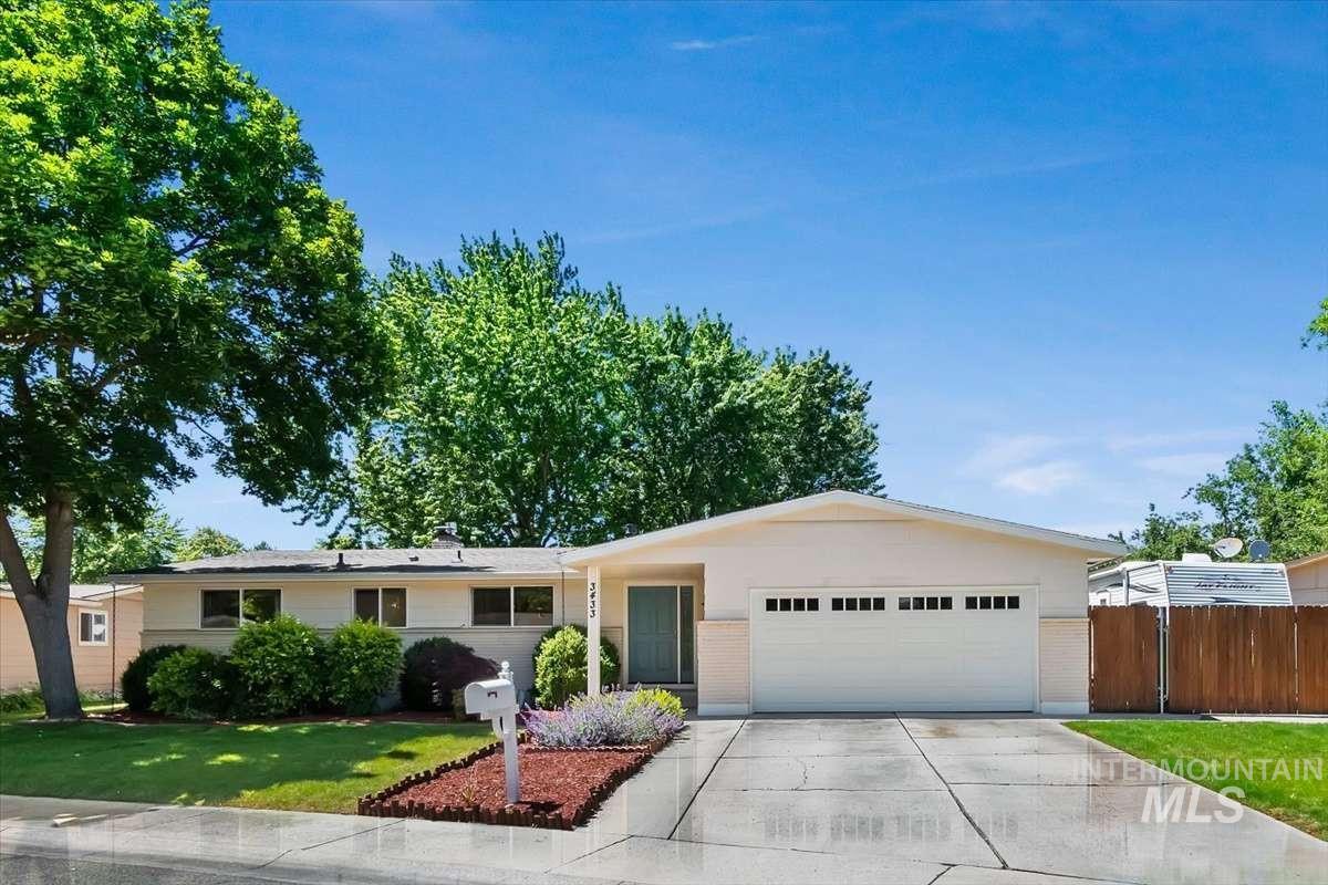 3433 N Manchester St, Boise, Idaho 83704, 5 Bedrooms, 2 Bathrooms, Residential For Sale, Price $595,800,MLS 98989128