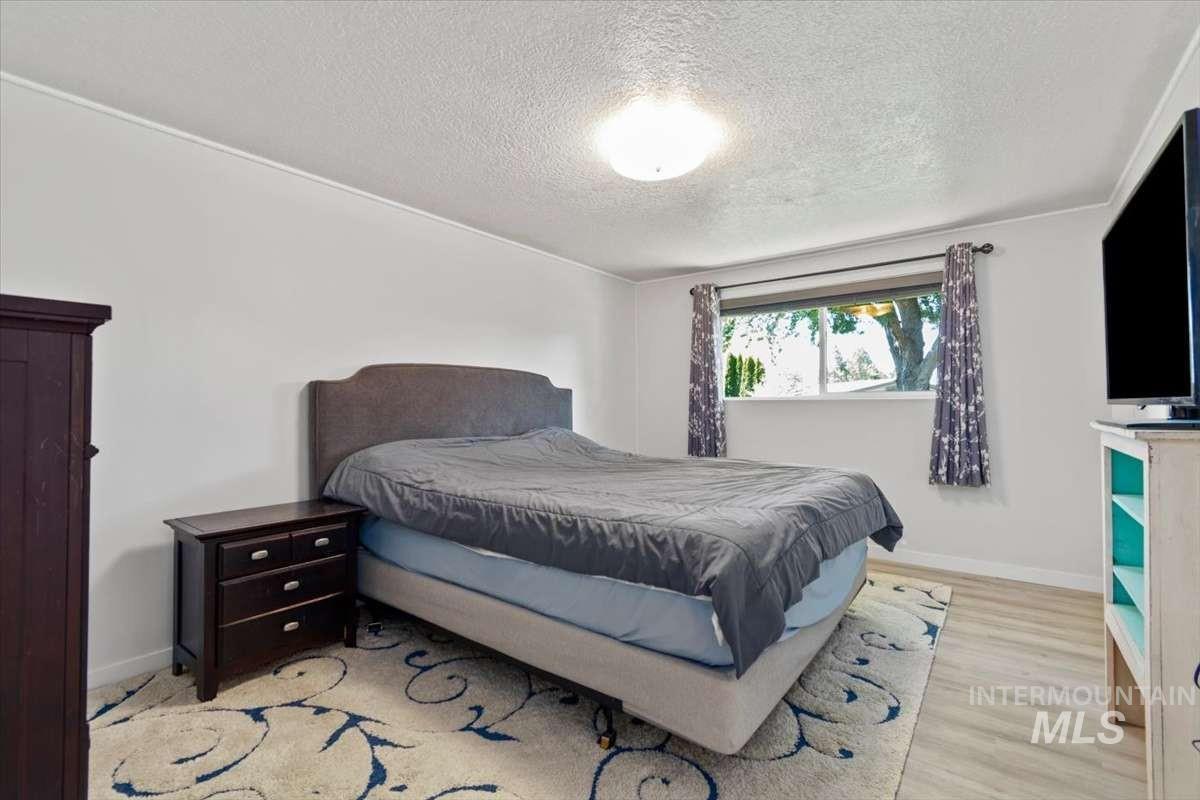 3433 N Manchester St, Boise, Idaho 83704, 5 Bedrooms, 2 Bathrooms, Residential For Sale, Price $595,800,MLS 98989128