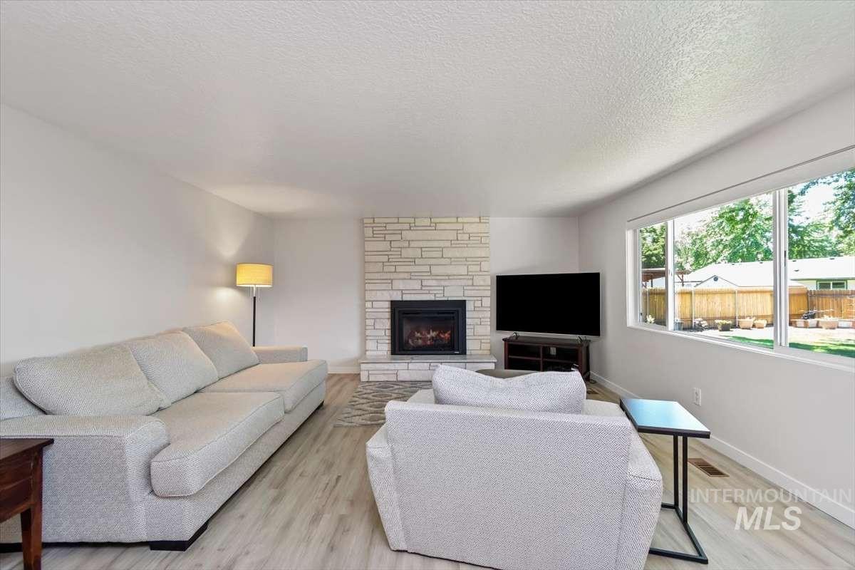 3433 N Manchester St, Boise, Idaho 83704, 5 Bedrooms, 2 Bathrooms, Residential For Sale, Price $595,800,MLS 98989128