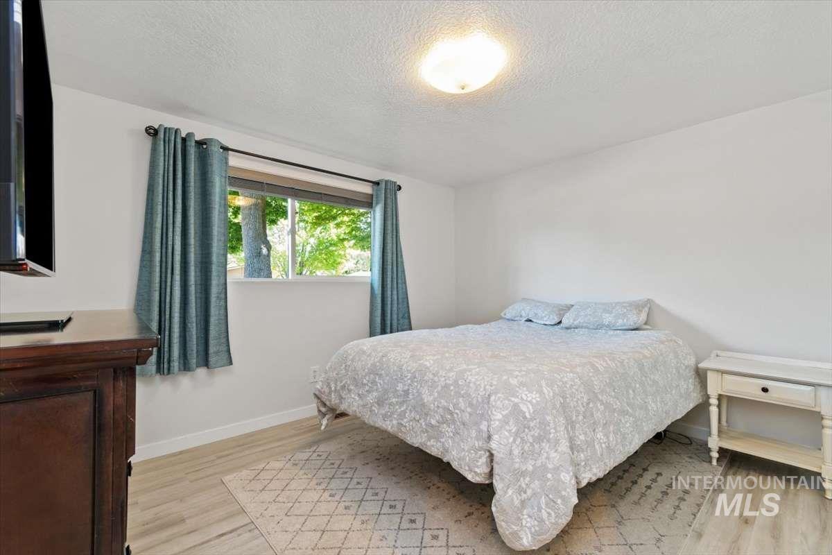 3433 N Manchester St, Boise, Idaho 83704, 5 Bedrooms, 2 Bathrooms, Residential For Sale, Price $595,800,MLS 98989128