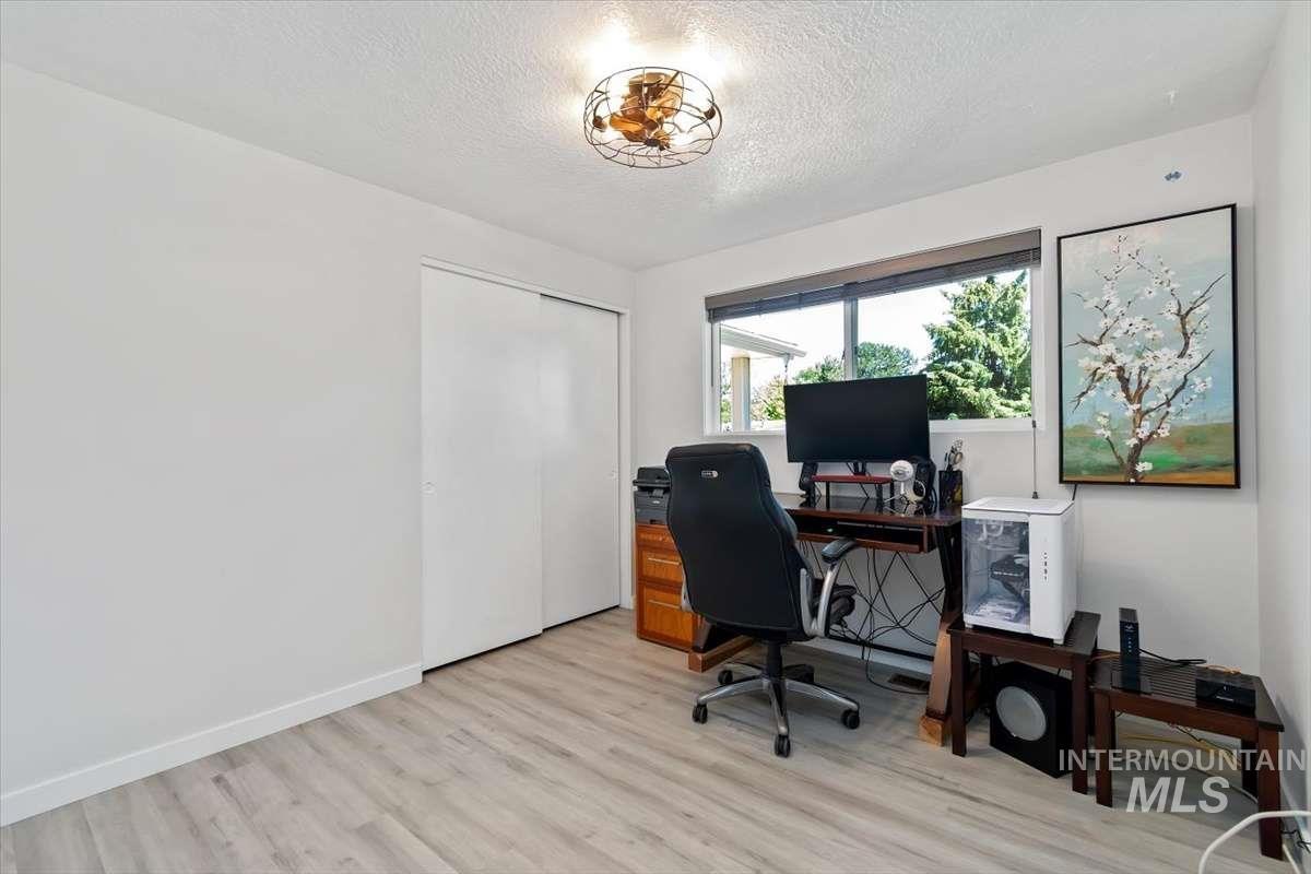 3433 N Manchester St, Boise, Idaho 83704, 5 Bedrooms, 2 Bathrooms, Residential For Sale, Price $595,800,MLS 98989128