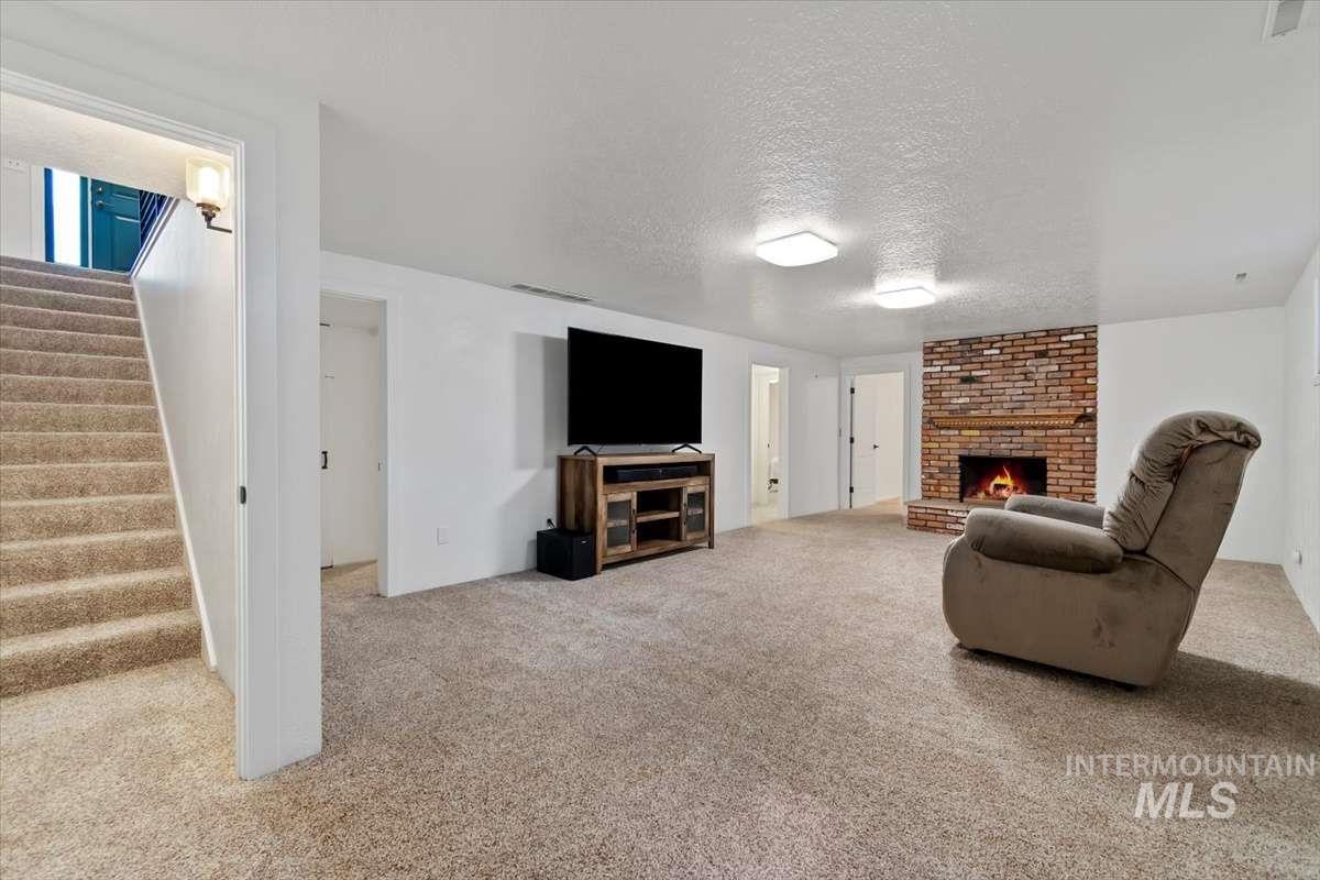 3433 N Manchester St, Boise, Idaho 83704, 5 Bedrooms, 2 Bathrooms, Residential For Sale, Price $595,800,MLS 98989128