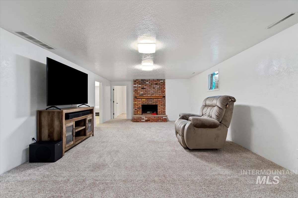 3433 N Manchester St, Boise, Idaho 83704, 5 Bedrooms, 2 Bathrooms, Residential For Sale, Price $595,800,MLS 98989128