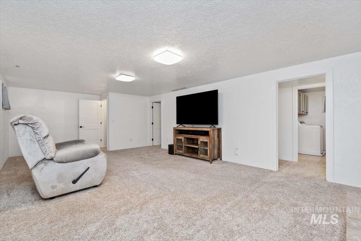 3433 N Manchester St, Boise, Idaho 83704, 5 Bedrooms, 2 Bathrooms, Residential For Sale, Price $595,800,MLS 98989128