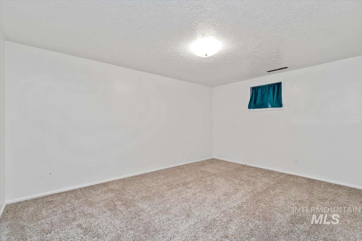3433 N Manchester St, Boise, Idaho 83704, 5 Bedrooms, 2 Bathrooms, Residential For Sale, Price $595,800,MLS 98989128