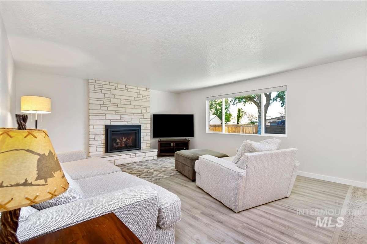 3433 N Manchester St, Boise, Idaho 83704, 5 Bedrooms, 2 Bathrooms, Residential For Sale, Price $595,800,MLS 98989128