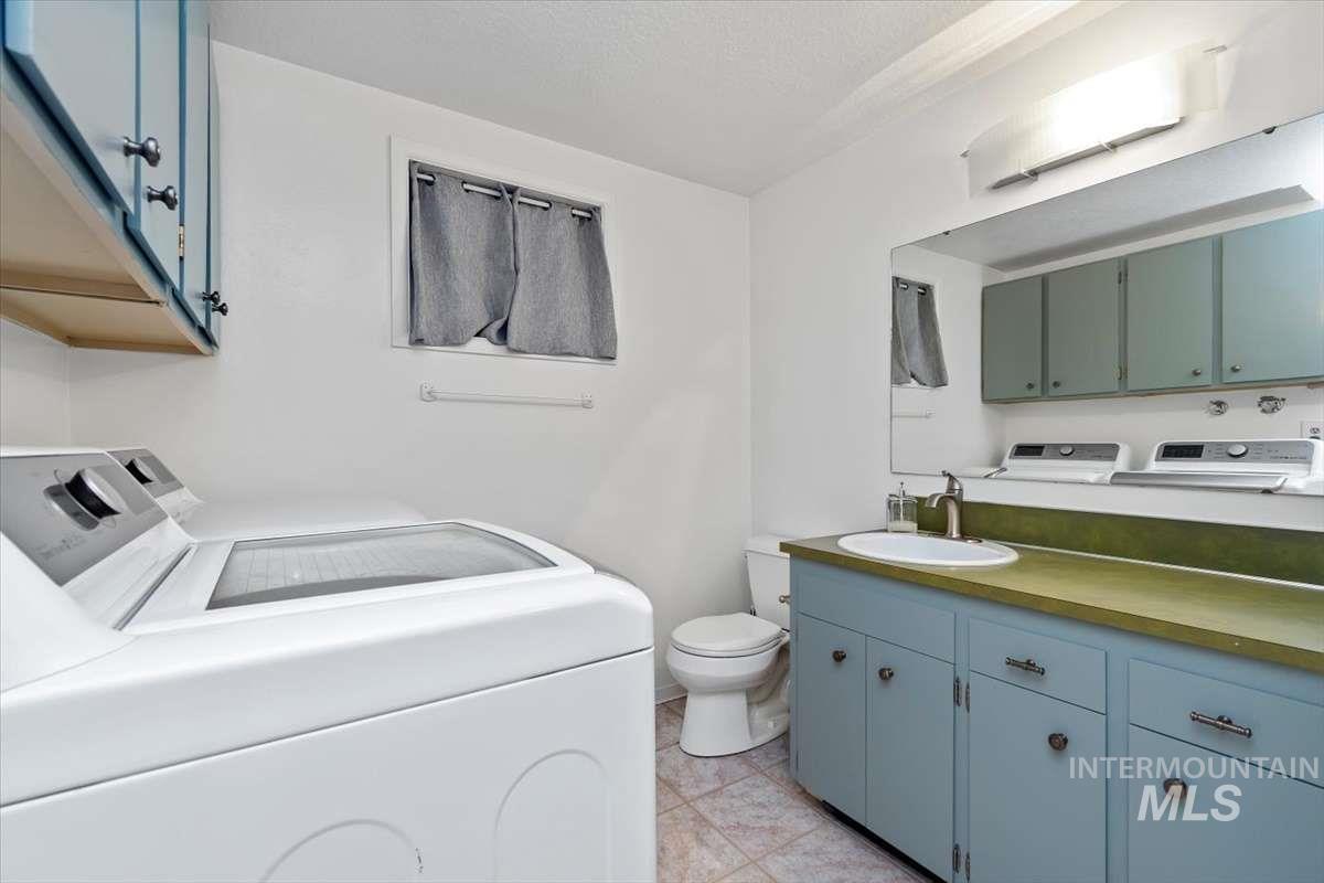 3433 N Manchester St, Boise, Idaho 83704, 5 Bedrooms, 2 Bathrooms, Residential For Sale, Price $595,800,MLS 98989128