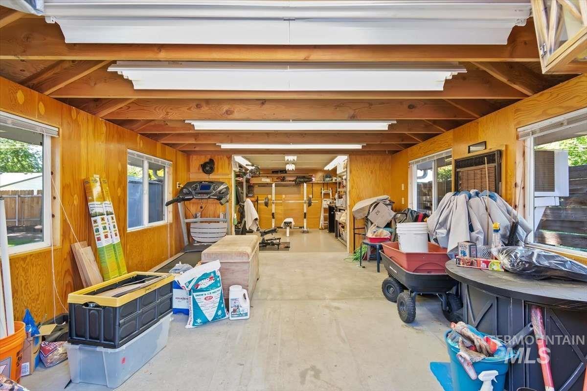 3433 N Manchester St, Boise, Idaho 83704, 5 Bedrooms, 2 Bathrooms, Residential For Sale, Price $595,800,MLS 98989128