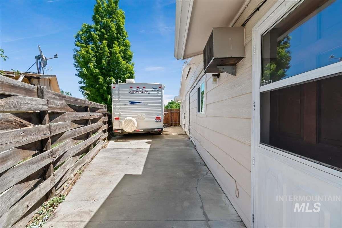 3433 N Manchester St, Boise, Idaho 83704, 5 Bedrooms, 2 Bathrooms, Residential For Sale, Price $595,800,MLS 98989128