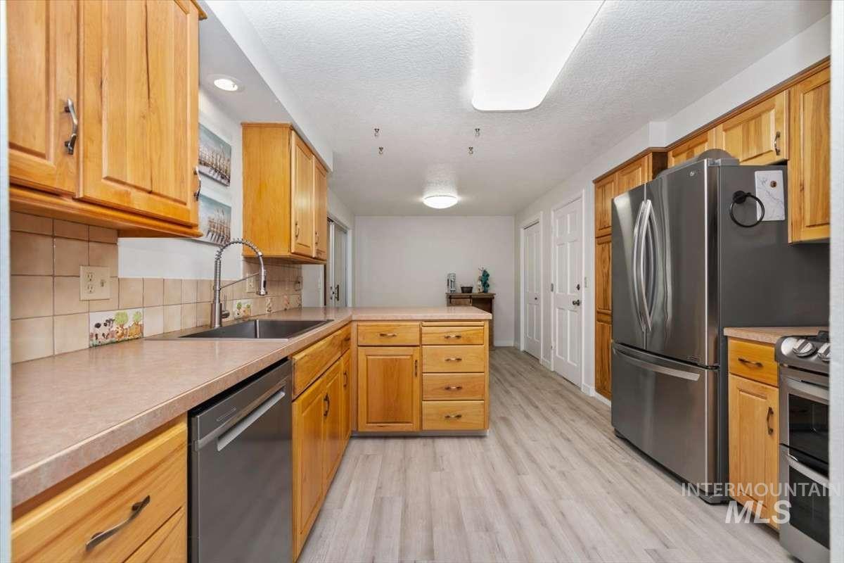 3433 N Manchester St, Boise, Idaho 83704, 5 Bedrooms, 2 Bathrooms, Residential For Sale, Price $595,800,MLS 98989128