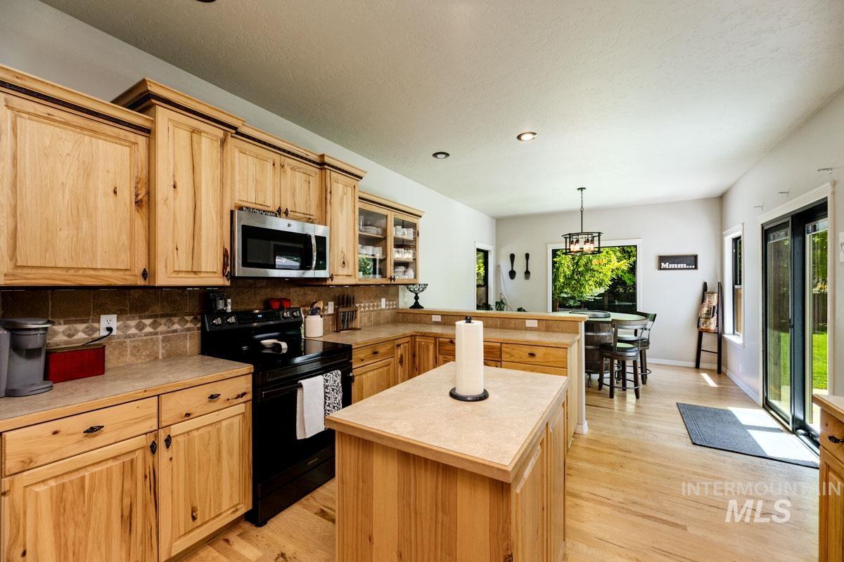 2830 S Proud Way, Meridian, Idaho 83642, 5 Bedrooms, 3 Bathrooms, Residential For Sale, Price $729,900,MLS 98989133