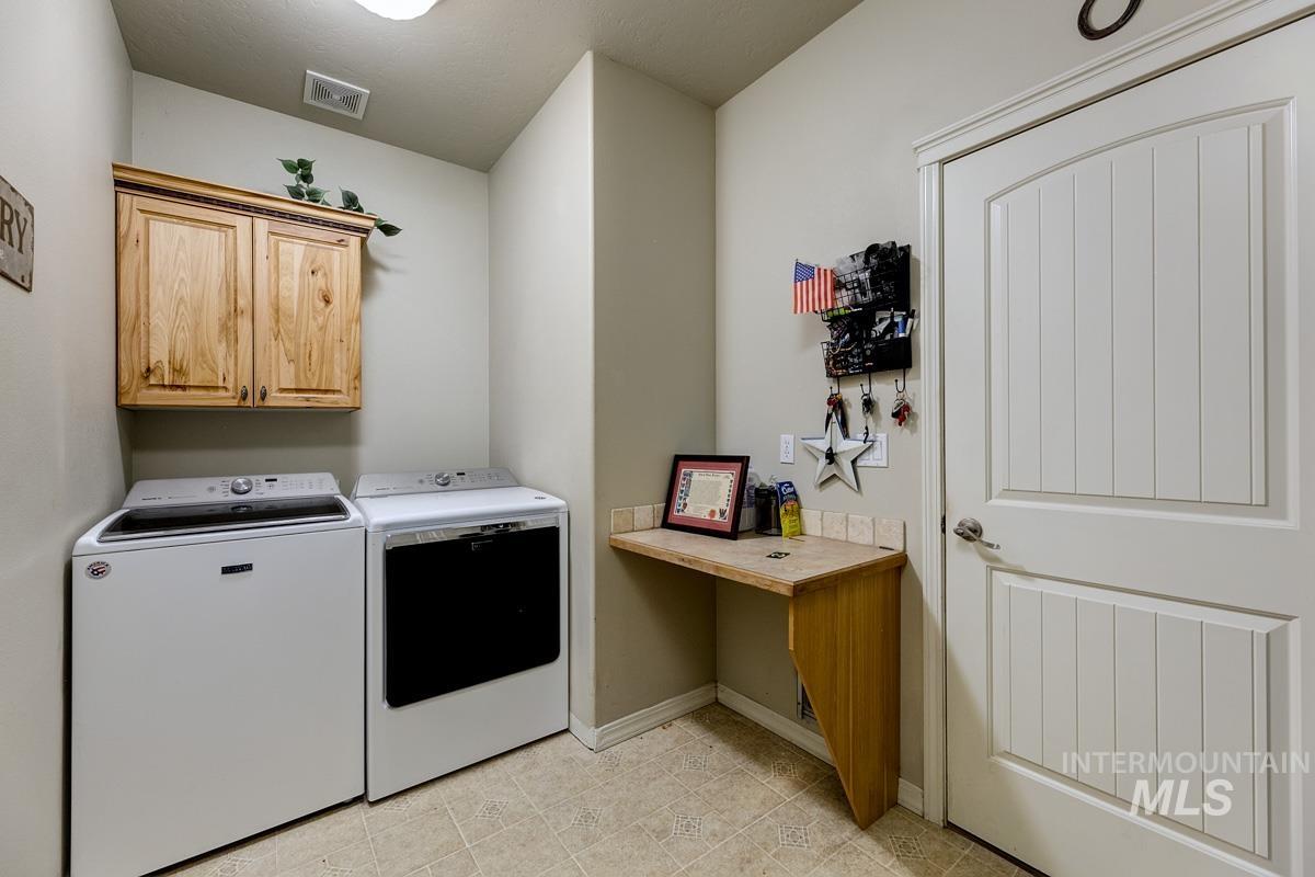 2830 S Proud Way, Meridian, Idaho 83642, 5 Bedrooms, 3 Bathrooms, Residential For Sale, Price $729,900,MLS 98989133