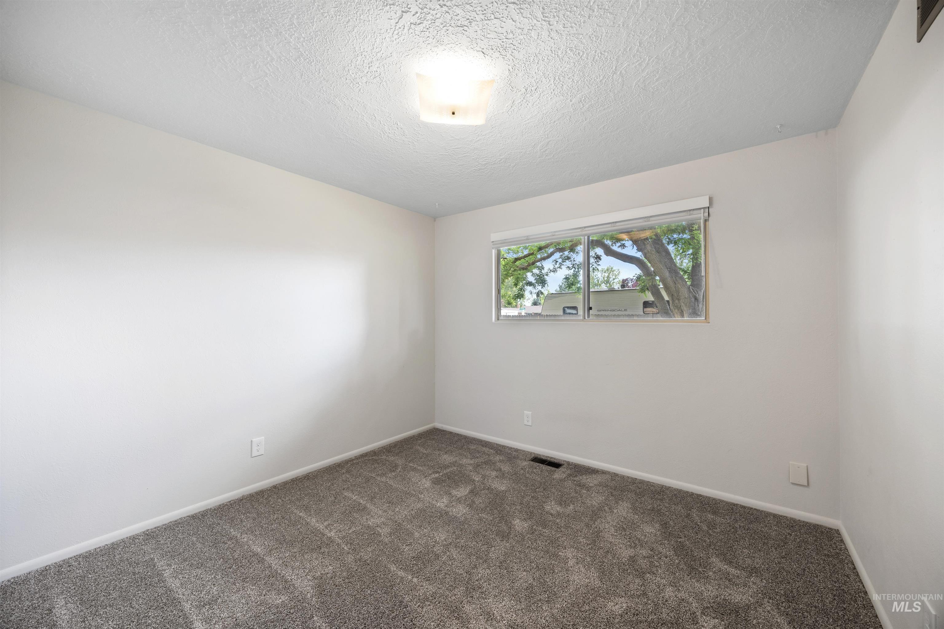 3841 N Sheringham Dr, Boise, Idaho 83704, 4 Bedrooms, 2 Bathrooms, Residential For Sale, Price $430,000,MLS 98989134