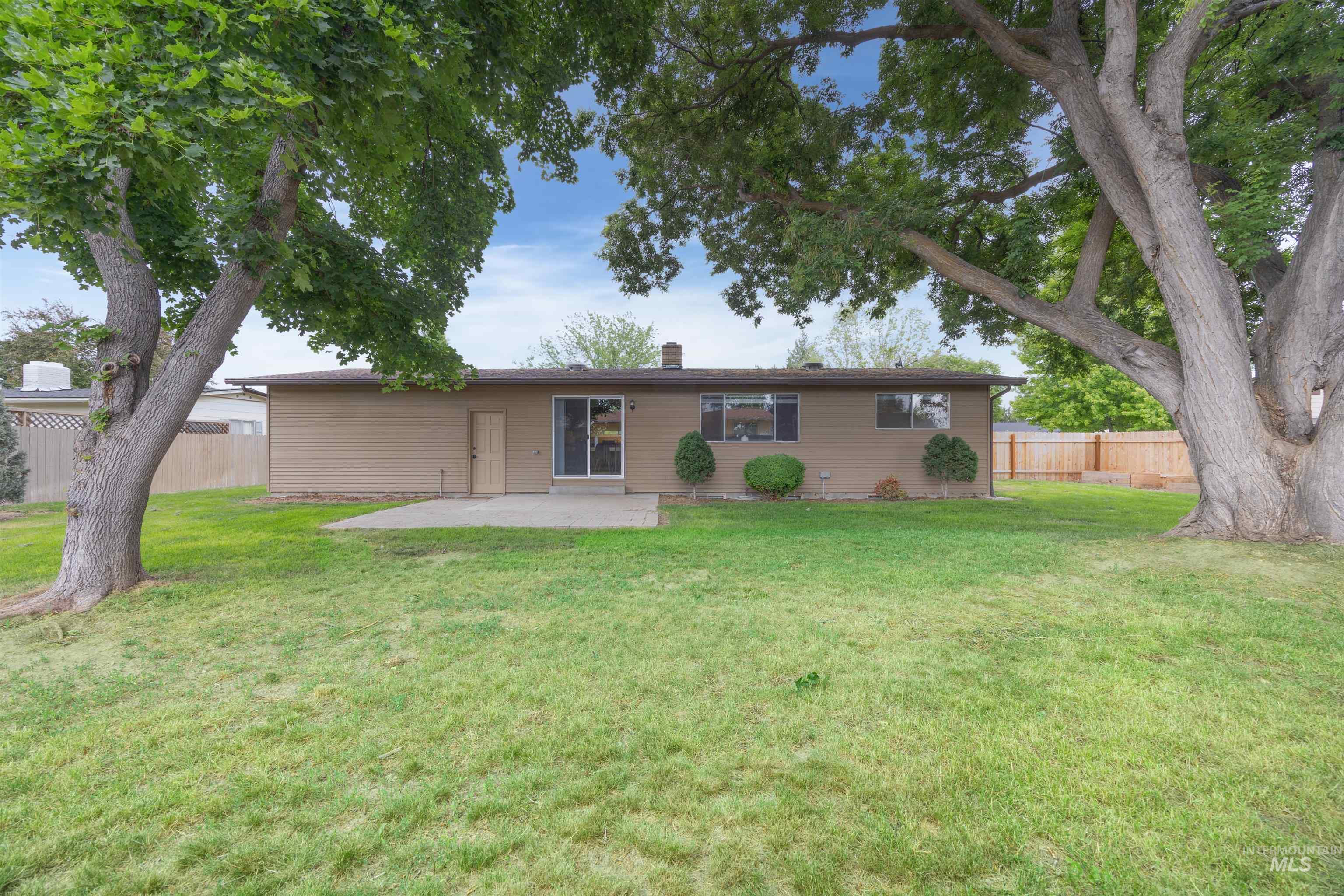 3841 N Sheringham Dr, Boise, Idaho 83704, 4 Bedrooms, 2 Bathrooms, Residential For Sale, Price $430,000,MLS 98989134