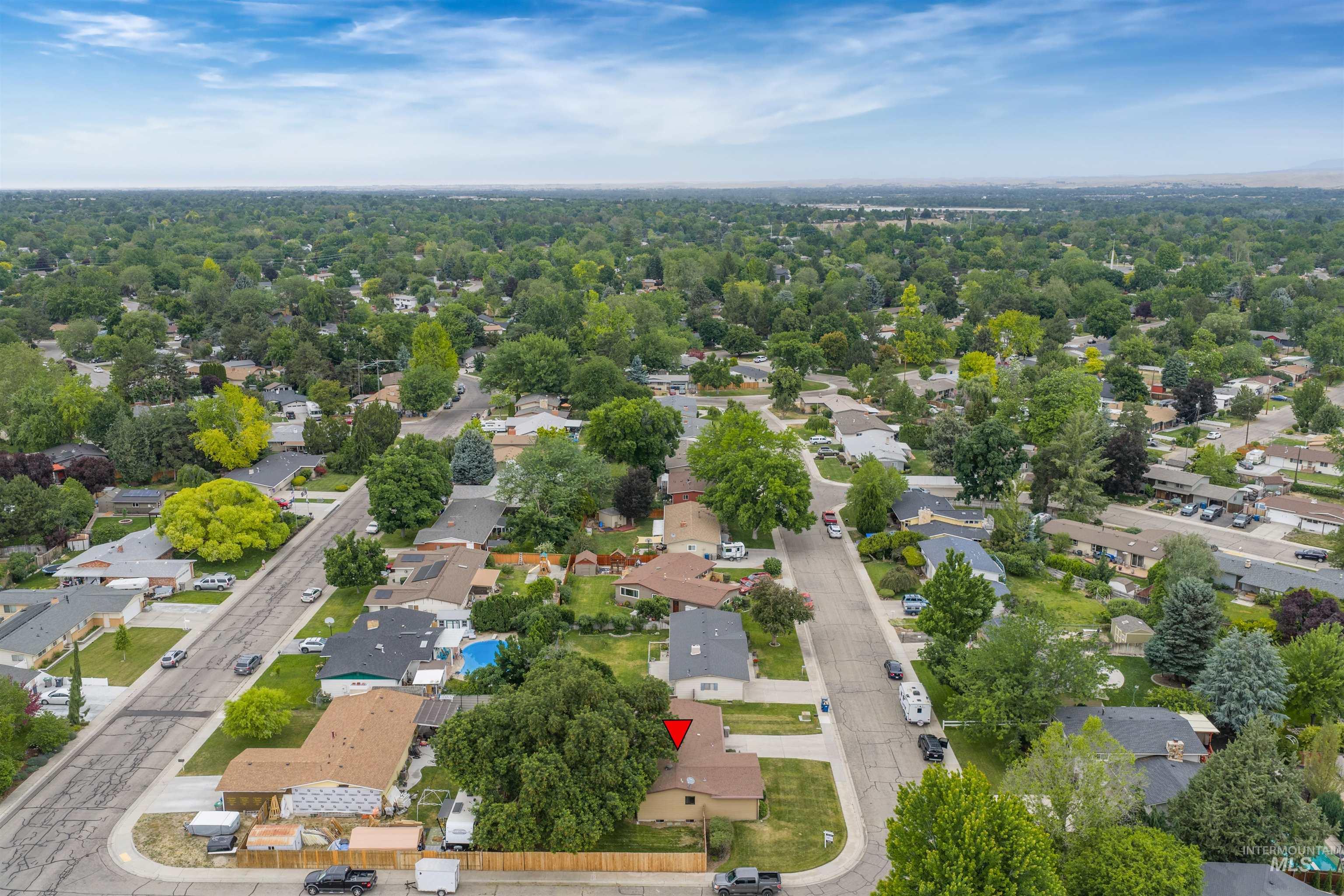 3841 N Sheringham Dr, Boise, Idaho 83704, 4 Bedrooms, 2 Bathrooms, Residential For Sale, Price $430,000,MLS 98989134