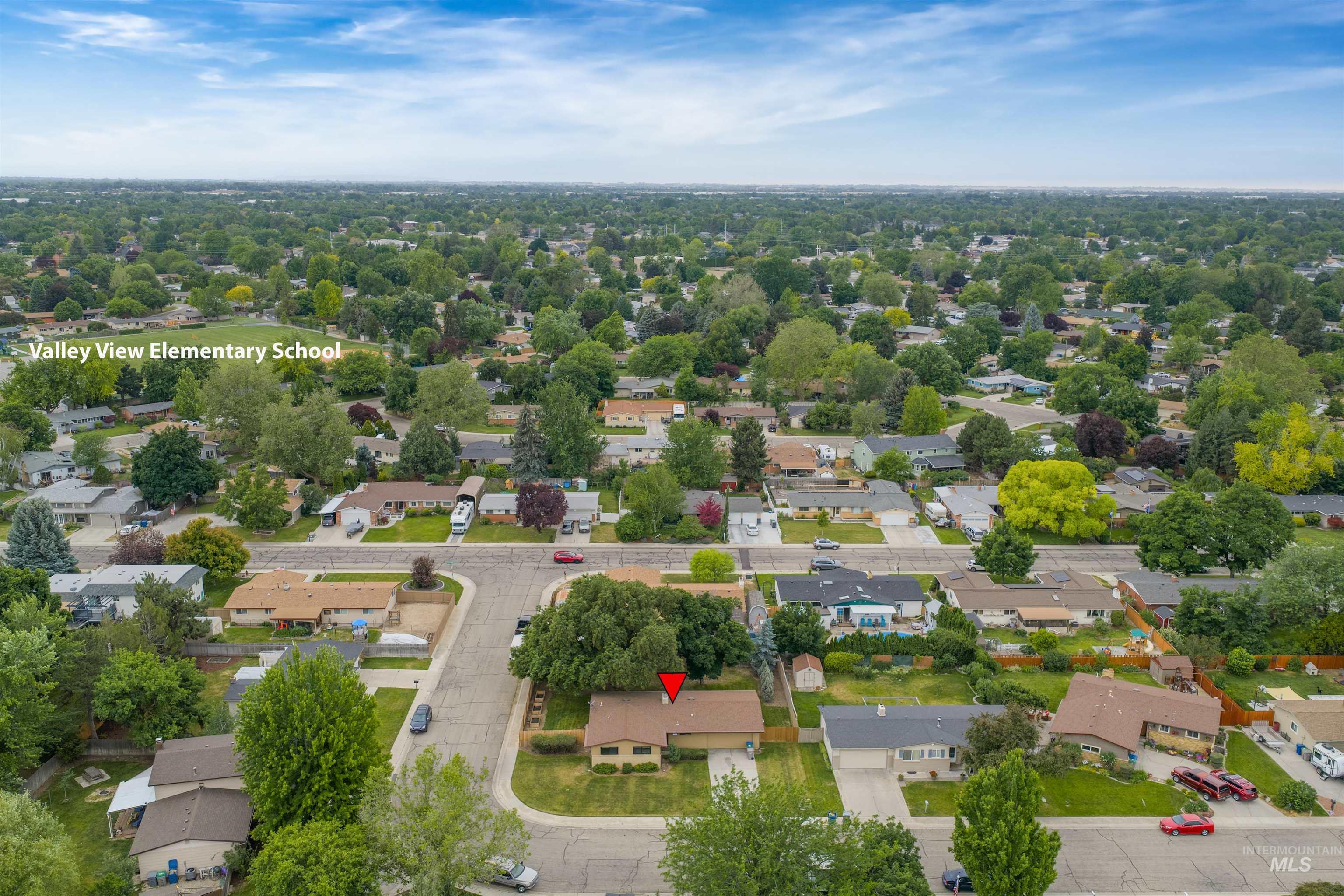 3841 N Sheringham Dr, Boise, Idaho 83704, 4 Bedrooms, 2 Bathrooms, Residential For Sale, Price $430,000,MLS 98989134