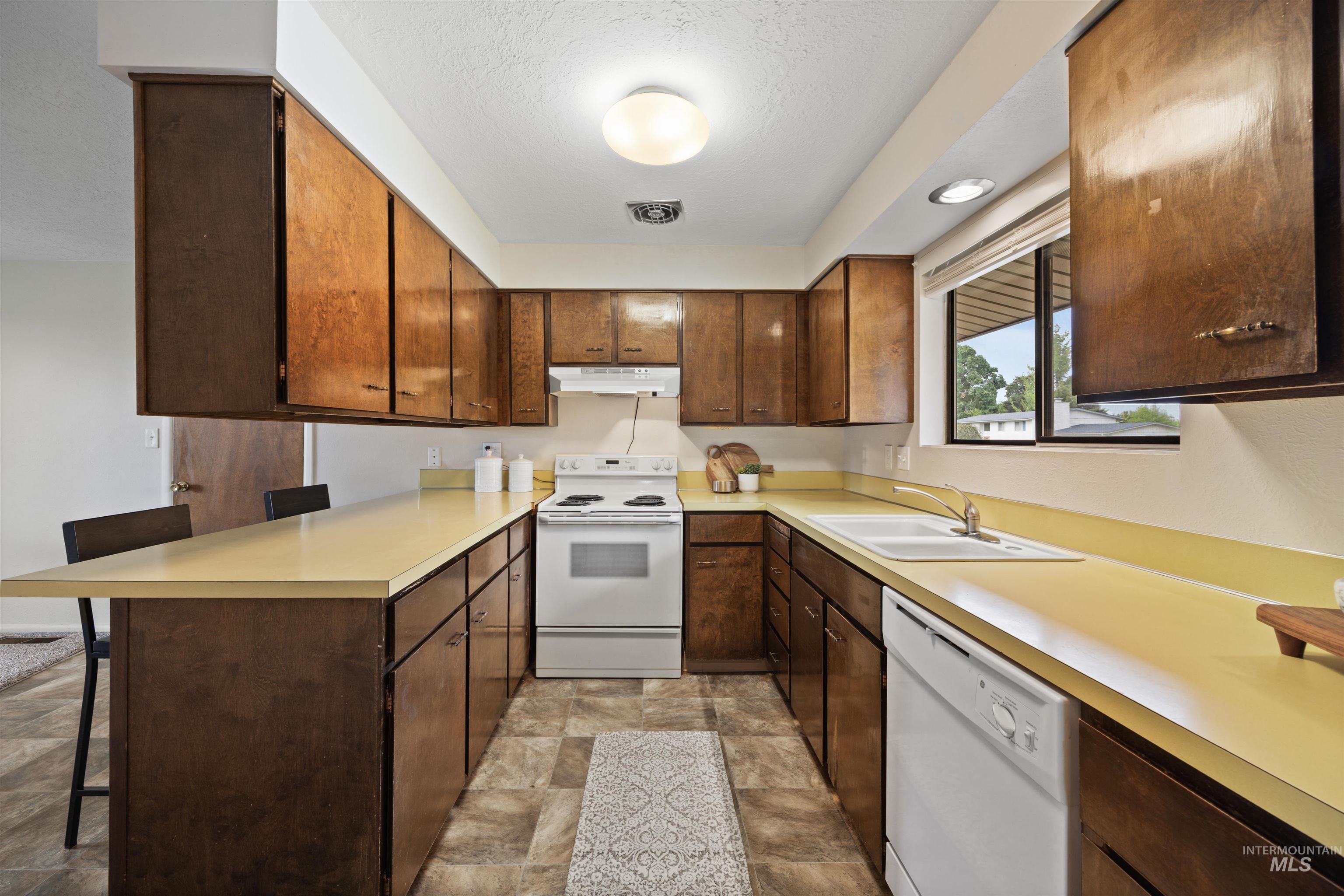 3841 N Sheringham Dr, Boise, Idaho 83704, 4 Bedrooms, 2 Bathrooms, Residential For Sale, Price $430,000,MLS 98989134