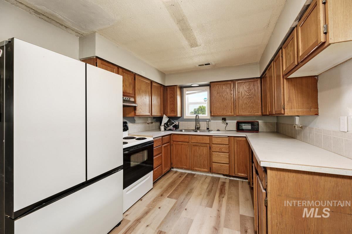 2212 Willow St, Caldwell, Idaho 83605, 4 Bedrooms, 1 Bathroom, Residential For Sale, Price $289,900, 98989139