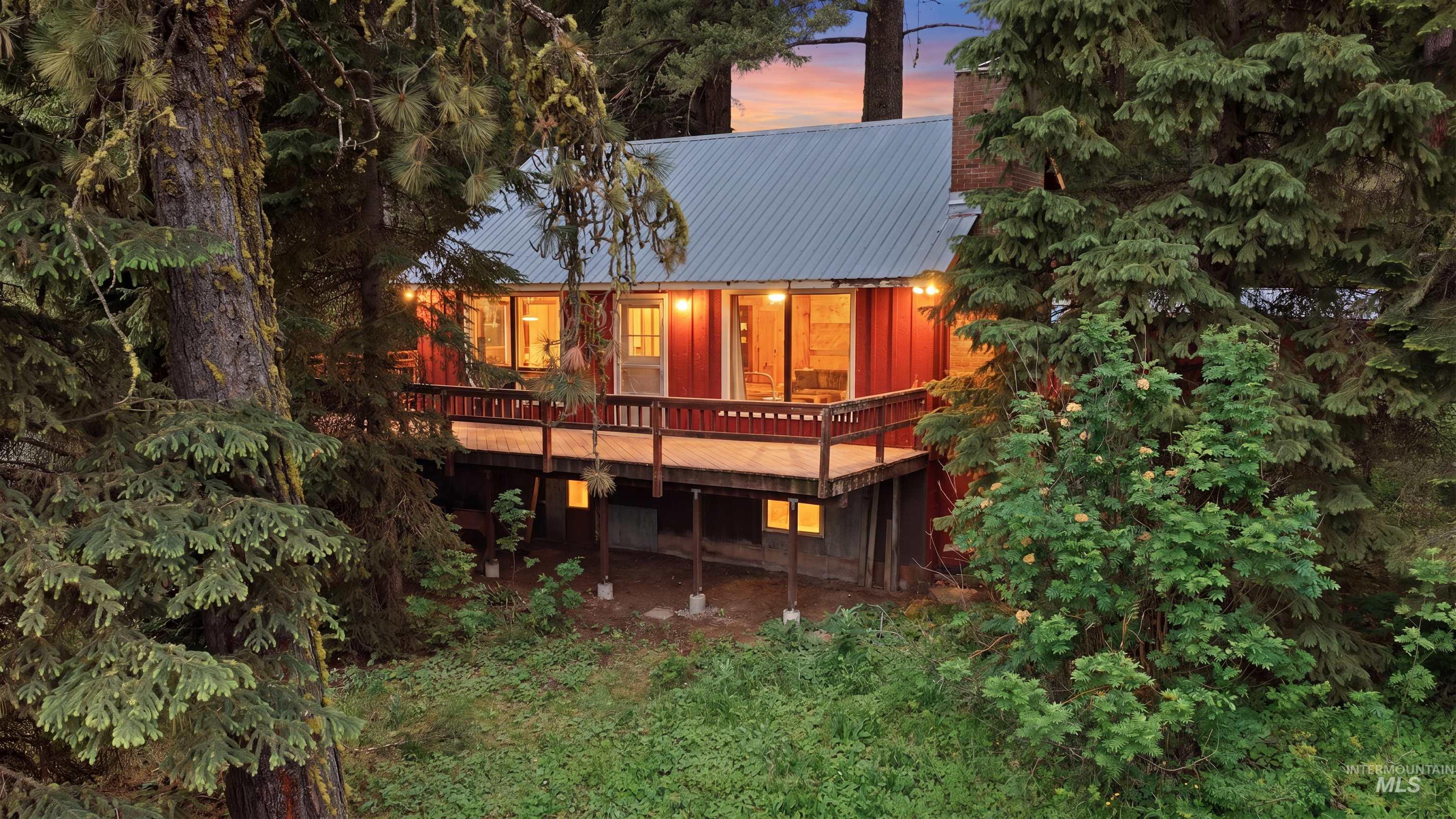 2 Cub Trl, Cascade, Idaho 83611, 2 Bedrooms, 1 Bathroom, Residential For Sale, Price $450,000,MLS 98989140
