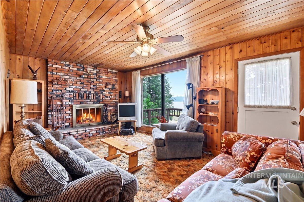 2 Cub Trl, Cascade, Idaho 83611, 2 Bedrooms, 1 Bathroom, Residential For Sale, Price $450,000,MLS 98989140