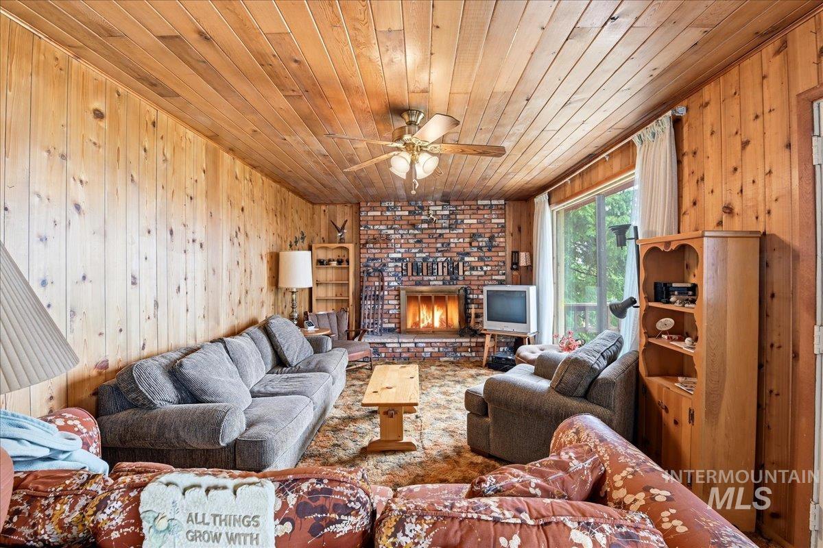 2 Cub Trl, Cascade, Idaho 83611, 2 Bedrooms, 1 Bathroom, Residential For Sale, Price $450,000,MLS 98989140