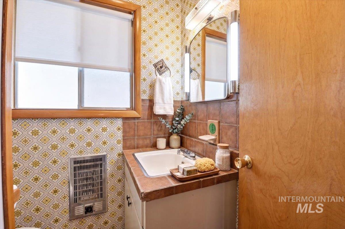 2 Cub Trl, Cascade, Idaho 83611, 2 Bedrooms, 1 Bathroom, Residential For Sale, Price $450,000,MLS 98989140