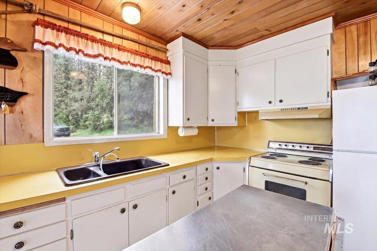 2 Cub Trl, Cascade, Idaho 83611, 2 Bedrooms, 1 Bathroom, Residential For Sale, Price $450,000,MLS 98989140