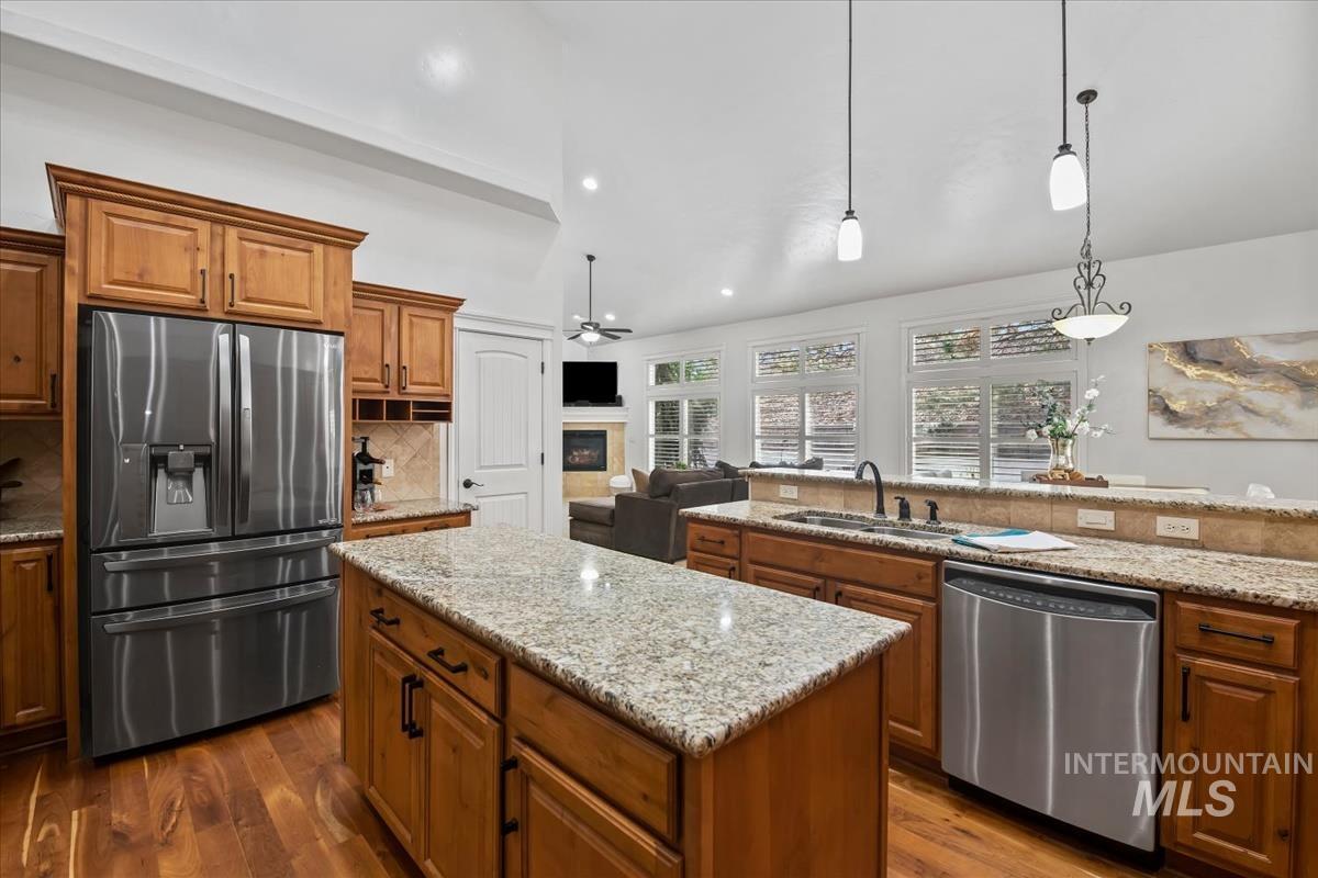 3129 S Silvertip Ln, Meridian, Idaho 83642, 4 Bedrooms, 3.5 Bathrooms, Residential For Sale, Price $974,850,MLS 98989157